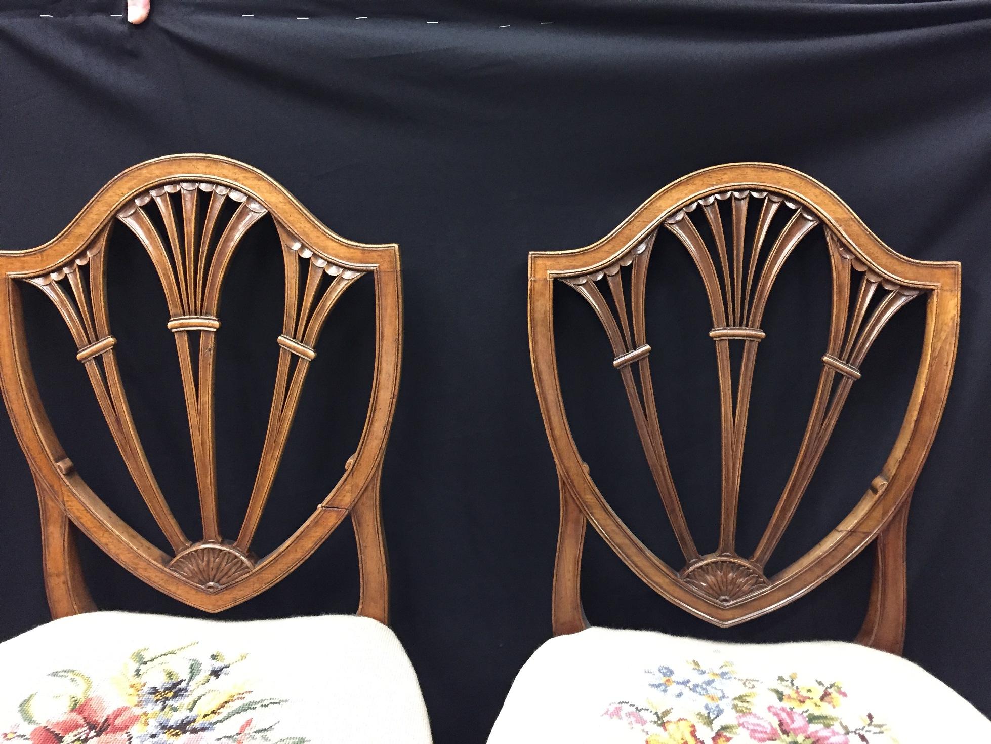 Zehn Mahagoni-Hepplewhite-Stühle im George-III-Stil:: 19. Jahrhundert 3