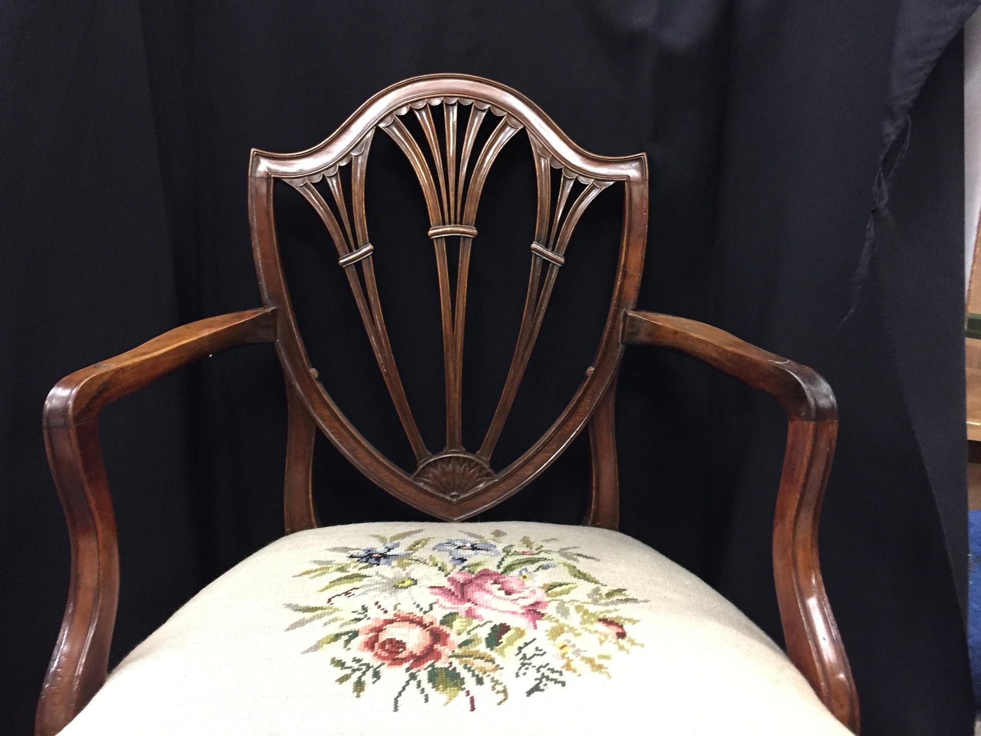 Zehn Mahagoni-Hepplewhite-Stühle im George-III-Stil:: 19. Jahrhundert 8