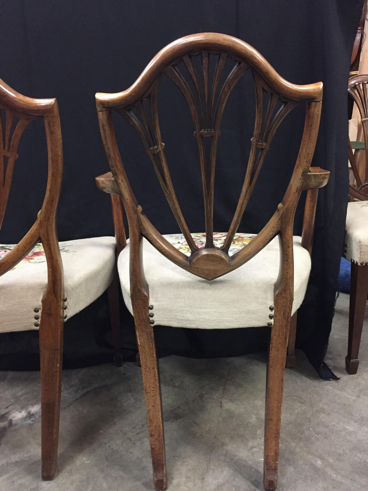 Zehn Mahagoni-Hepplewhite-Stühle im George-III-Stil:: 19. Jahrhundert 10