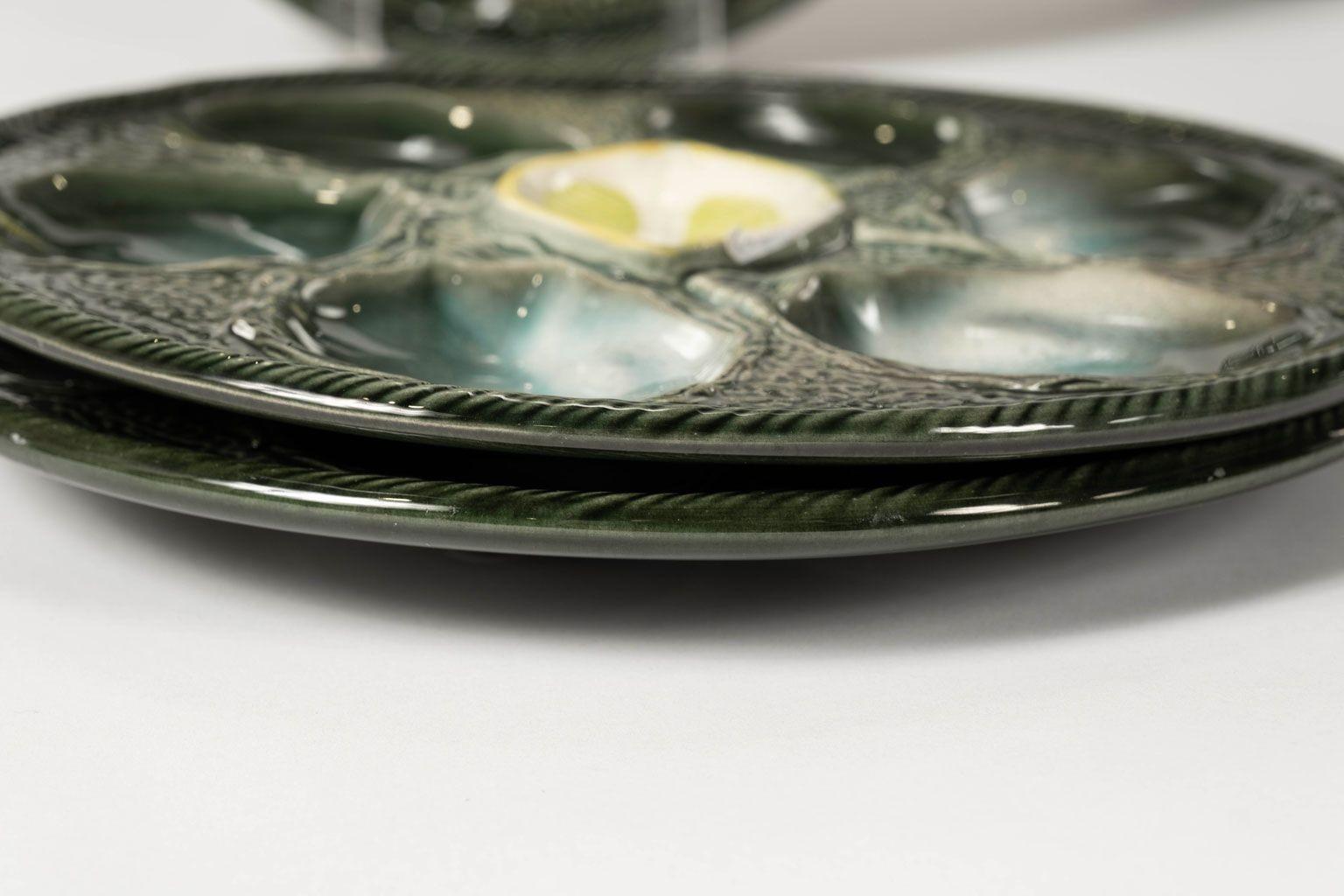 Dix assiettes à huîtres en majolique émaillée St. Clément Bon état - En vente à Houston, TX