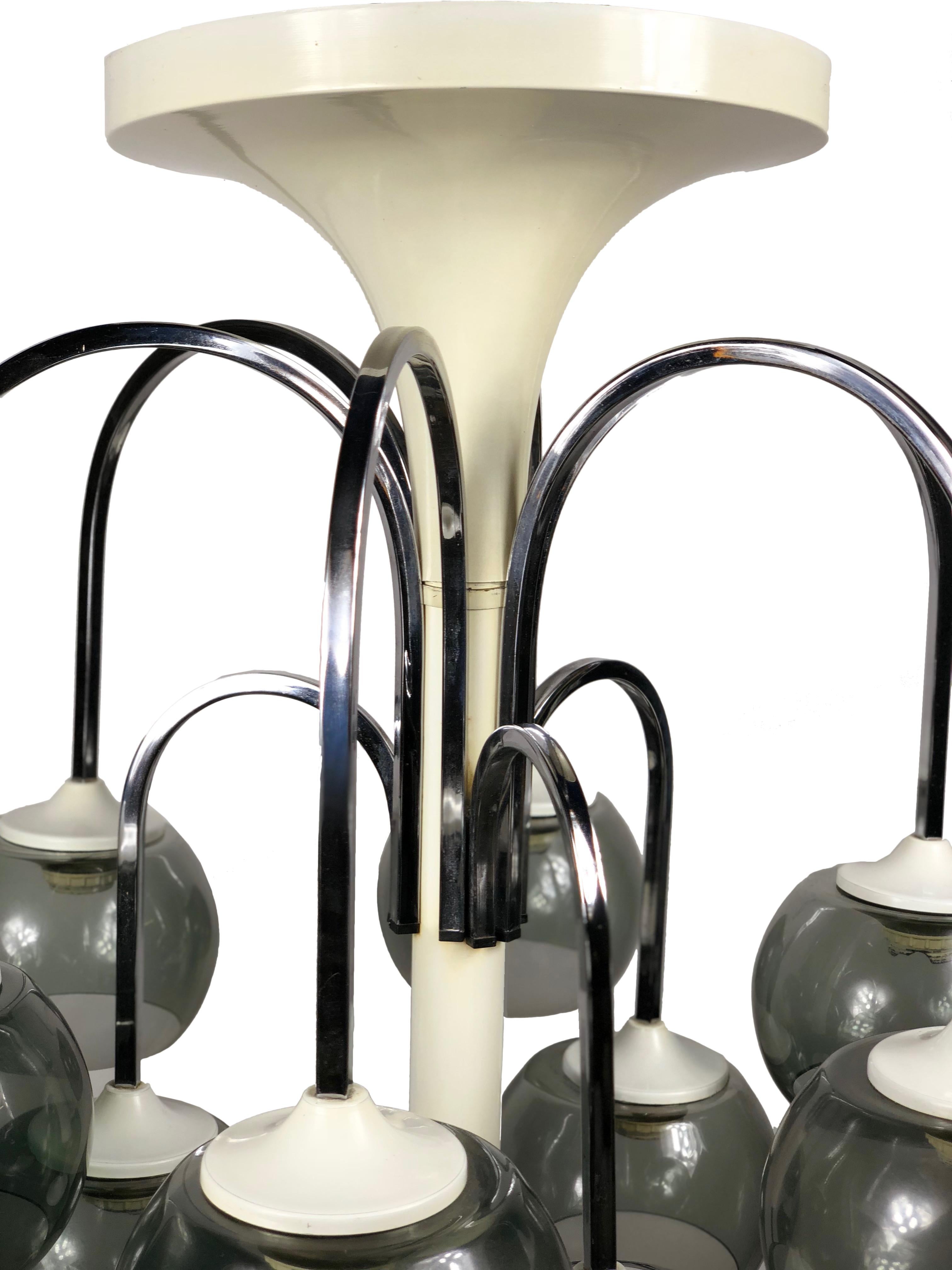 Ten Lights Chandelier in Chrome and Smoked Glass, Italy, Mid-Century Modern In Good Condition For Sale In Rome, IT