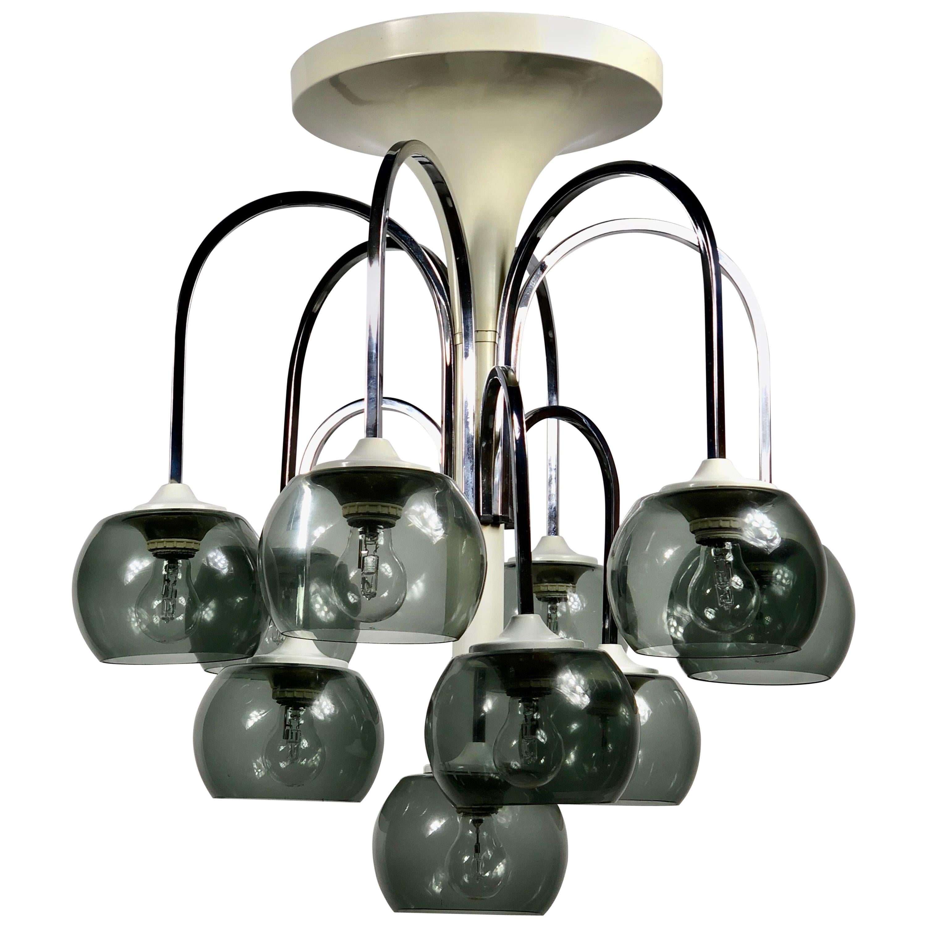 Zehn Lights Kronleuchter aus Chrom und Rauchglas, Italien, Mid-Century Modern im Angebot