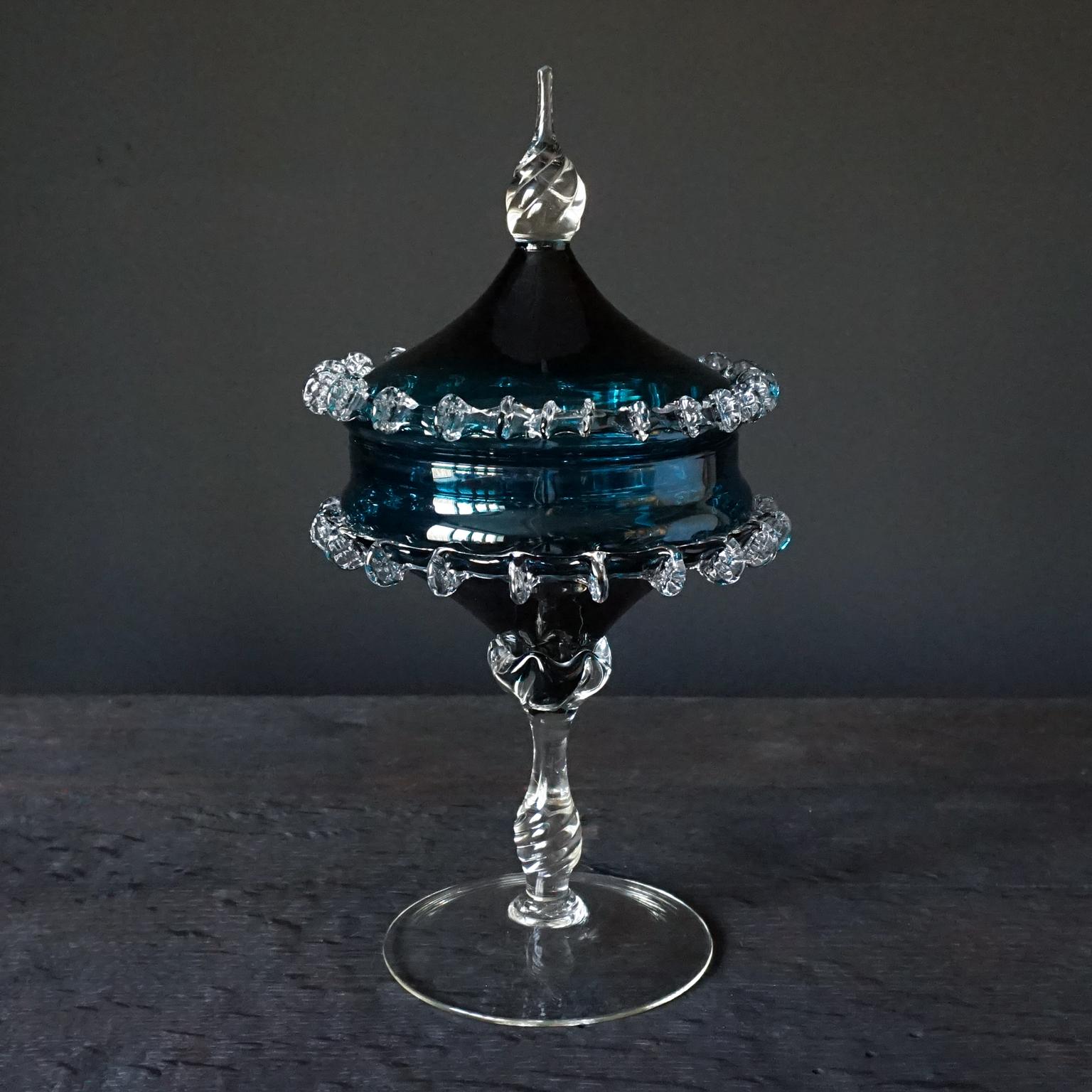 Dix bouteilles, vases et pots d'apothicaire italiens Empoli bleu sarcelle des années 1960 en vente 5