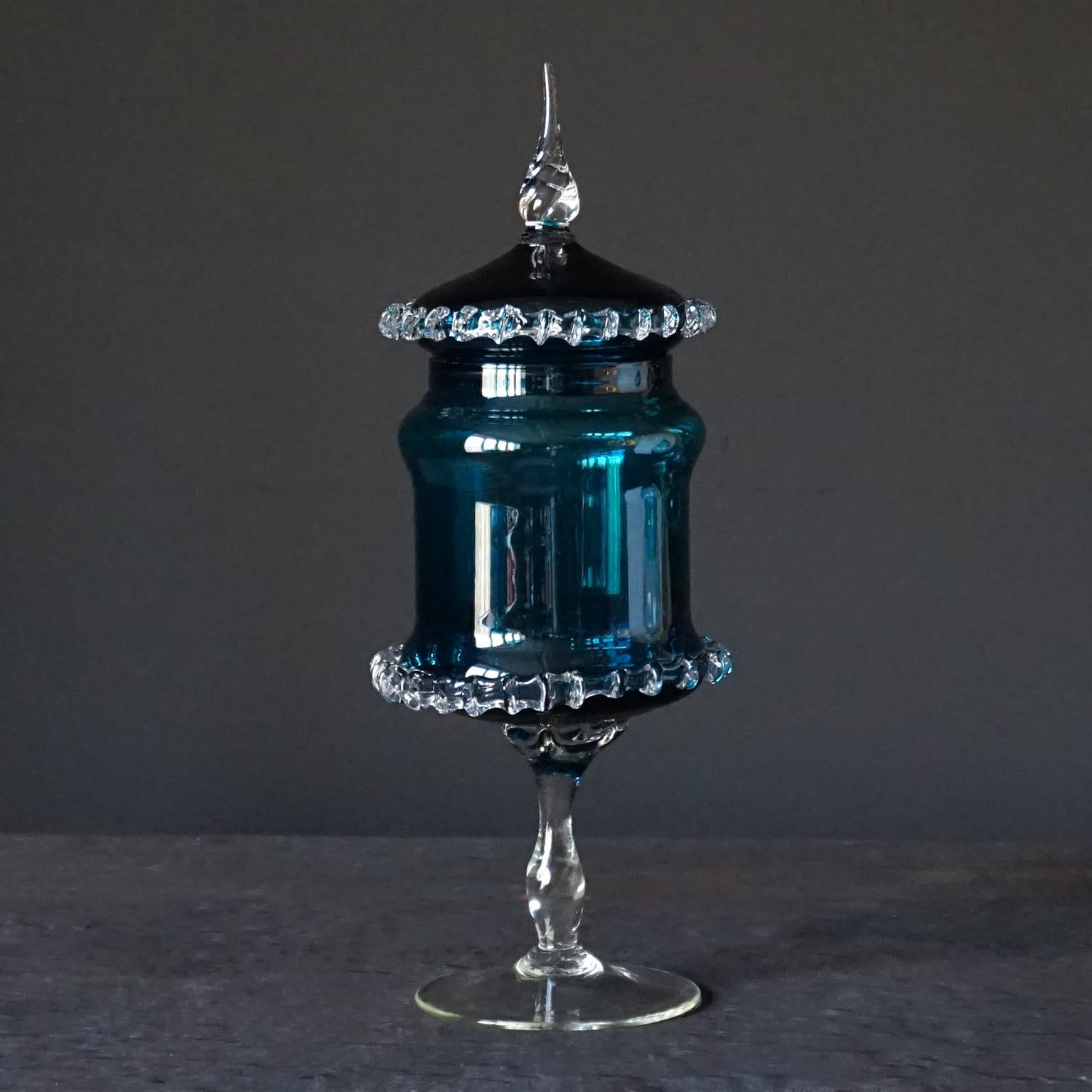 Dix bouteilles, vases et pots d'apothicaire italiens Empoli bleu sarcelle des années 1960 en vente 8