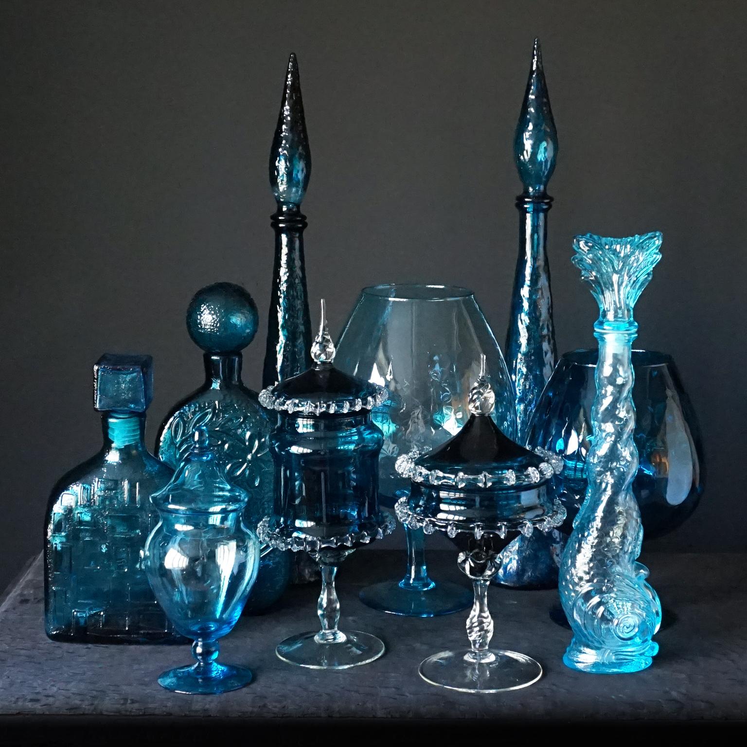 Mid-Century Modern Dix bouteilles, vases et pots d'apothicaire italiens Empoli bleu sarcelle des années 1960 en vente