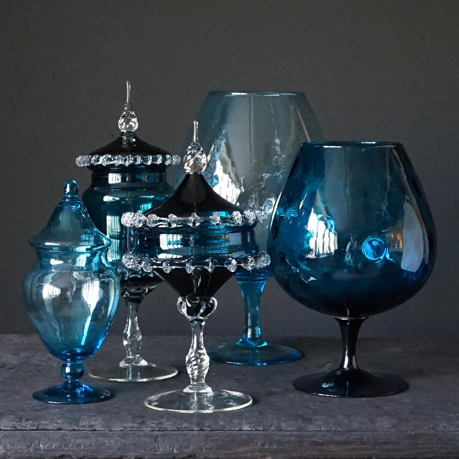 20ième siècle Dix bouteilles, vases et pots d'apothicaire italiens Empoli bleu sarcelle des années 1960 en vente