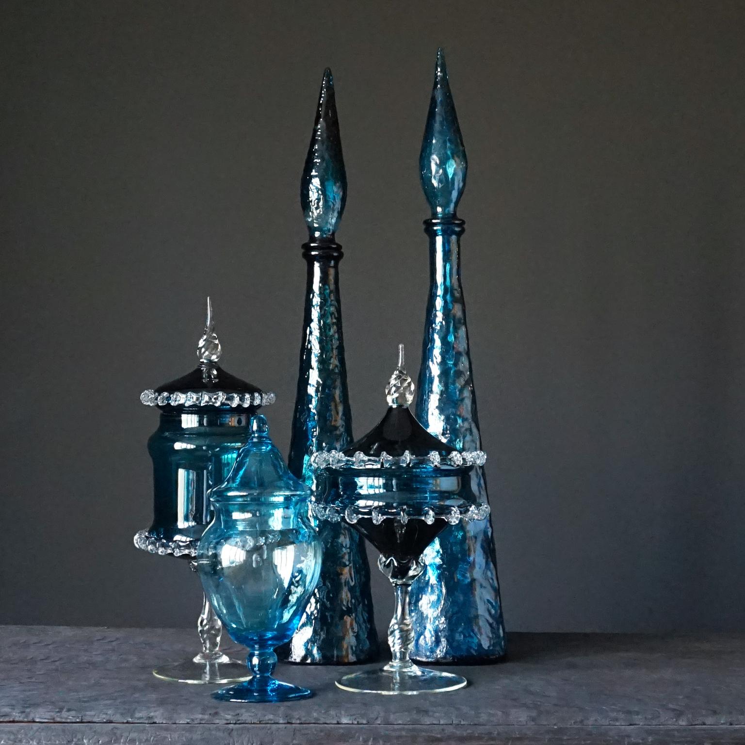 Verre Dix bouteilles, vases et pots d'apothicaire italiens Empoli bleu sarcelle des années 1960 en vente