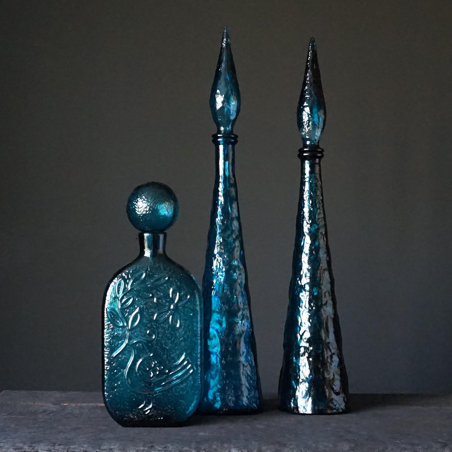 Dix bouteilles, vases et pots d'apothicaire italiens Empoli bleu sarcelle des années 1960 en vente 1