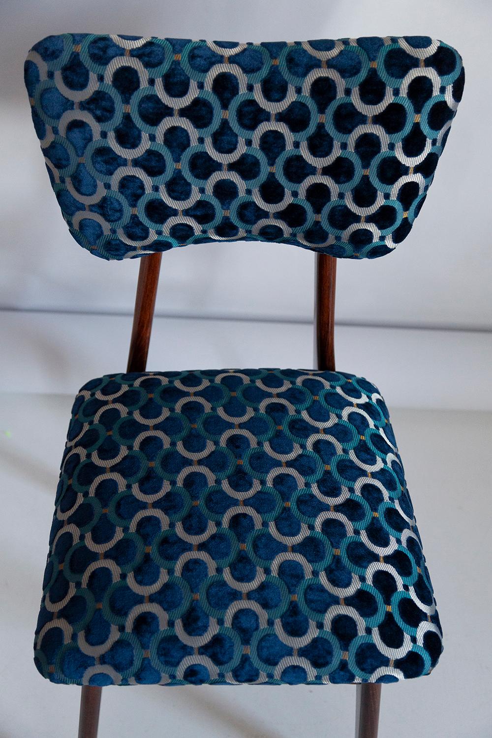 Ten Mid Century Butterfly Chairs, Blue Scarabeo Velvet, Dark Wood, Europe, 1960s For Sale 5