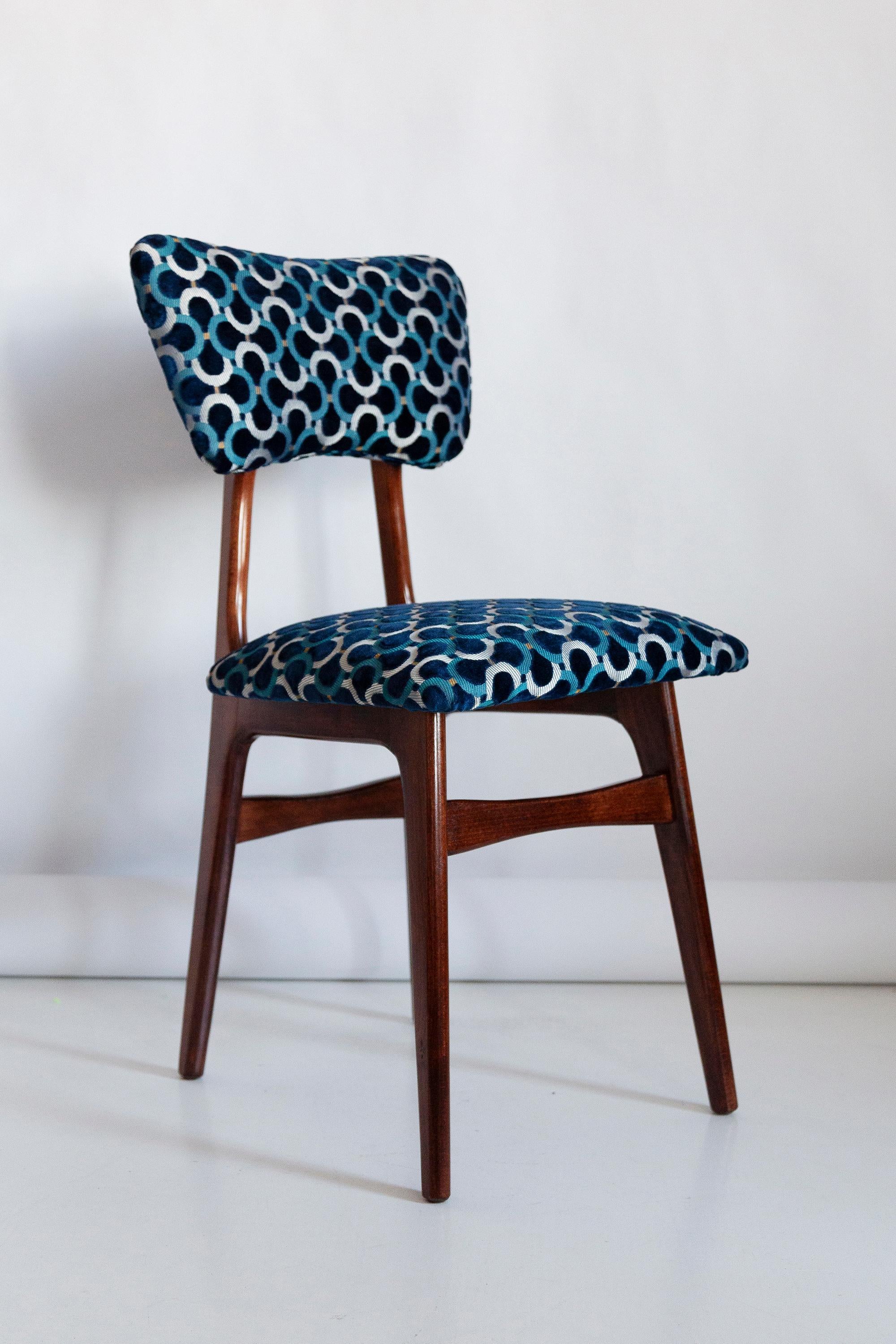 Ten Mid Century Butterfly Chairs, Blue Scarabeo Velvet, Dark Wood, Europe, 1960s In Excellent Condition For Sale In 05-080 Hornowek, PL