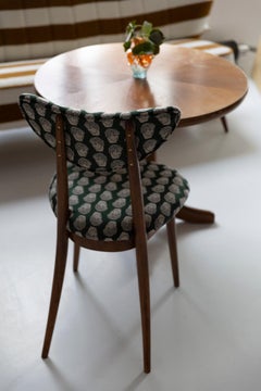 Dieci sedie a cuore di metà secolo con stampa David in raso smeraldo e legno scuro, Europa, anni '60