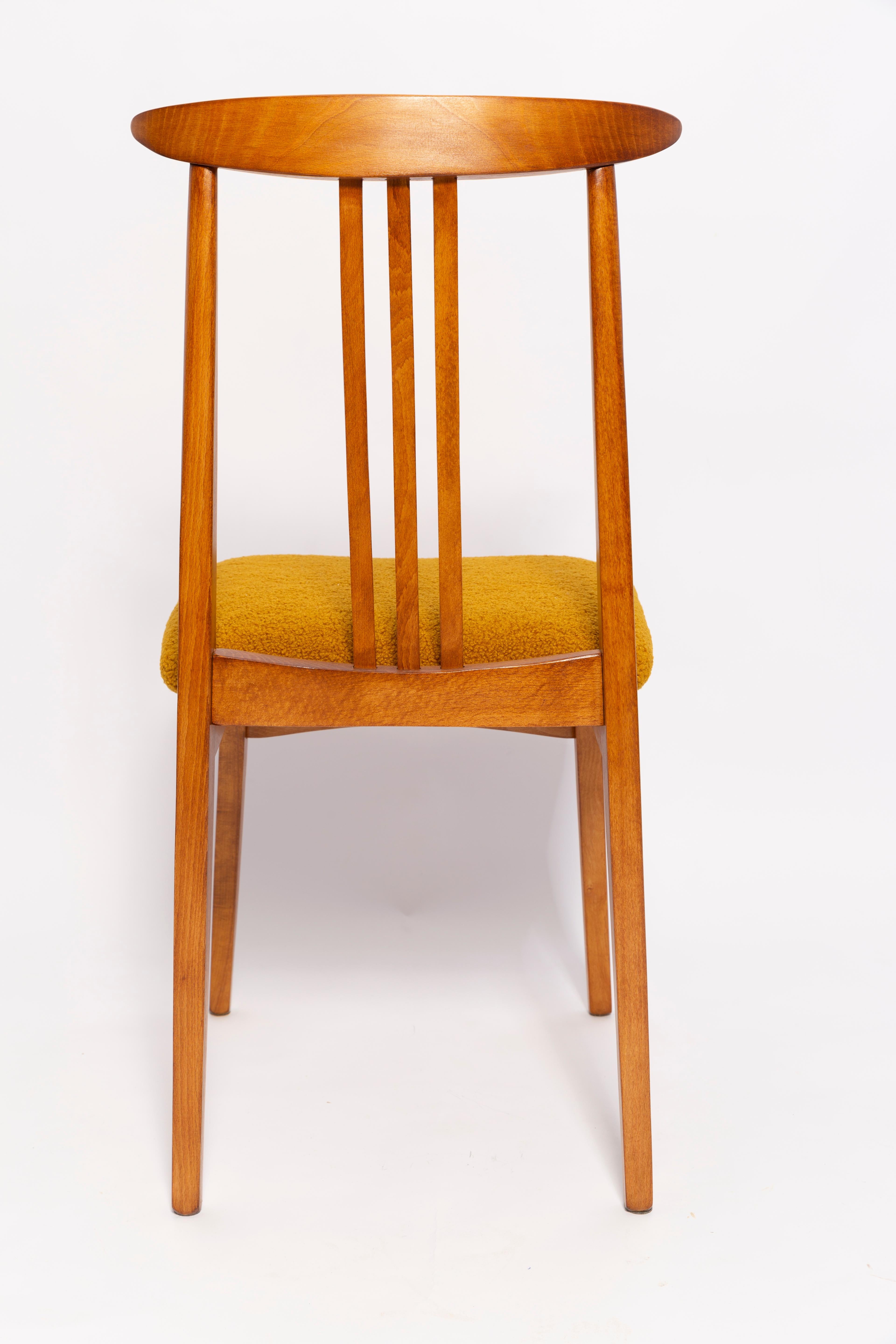 Ten Mid-Century Ochre Boucle Chairs, Medium Wood, M. Zielinski, Europe, 1960s In Excellent Condition For Sale In 05-080 Hornowek, PL