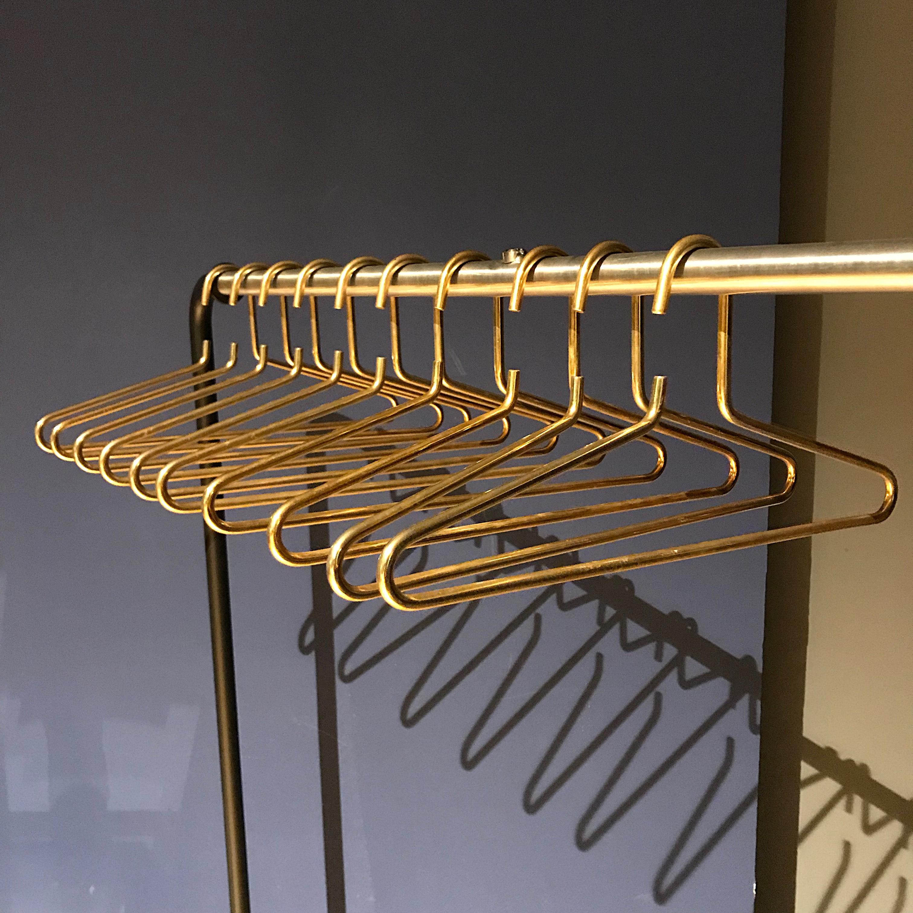 Ten Midcentury Carl Auböck Gold-Plated Brass Coat Hangers, 1960s, Austria In Good Condition In Biebergemund, Hessen