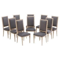 Dix chaises de salle à manger en bois peint et doré de style Louis XVI vers 1950