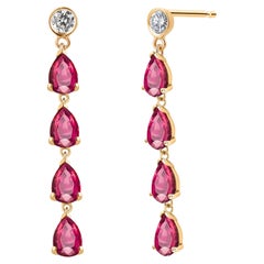 Boucles d'oreilles or jaune dix rubis poire de Birmanie diamants 3.20 carats 1.55 pouces de long 