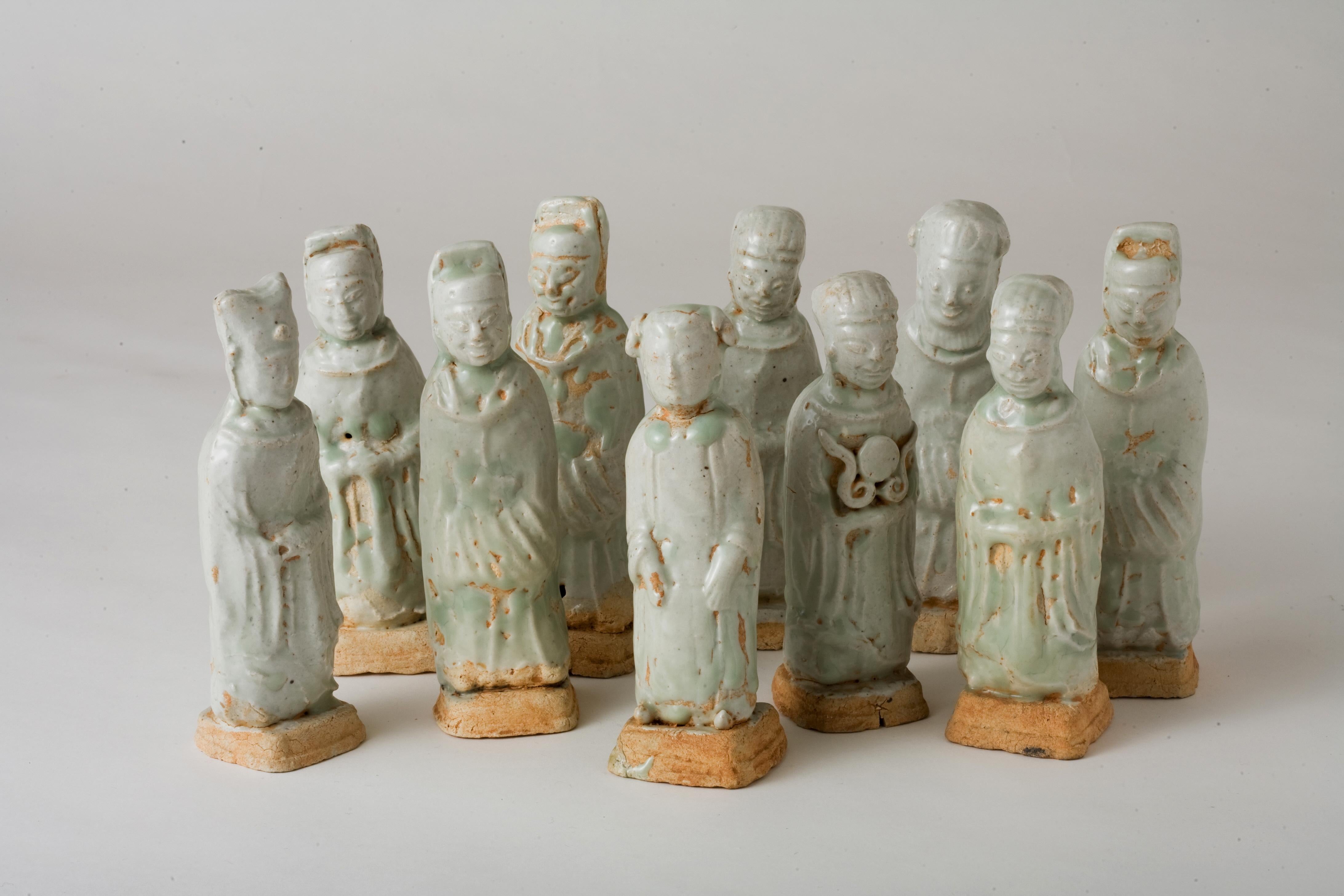 Zehn Qingbai-Figuren von Höflingen, Fünf Dynastien-Song-Dynastie im Angebot 3