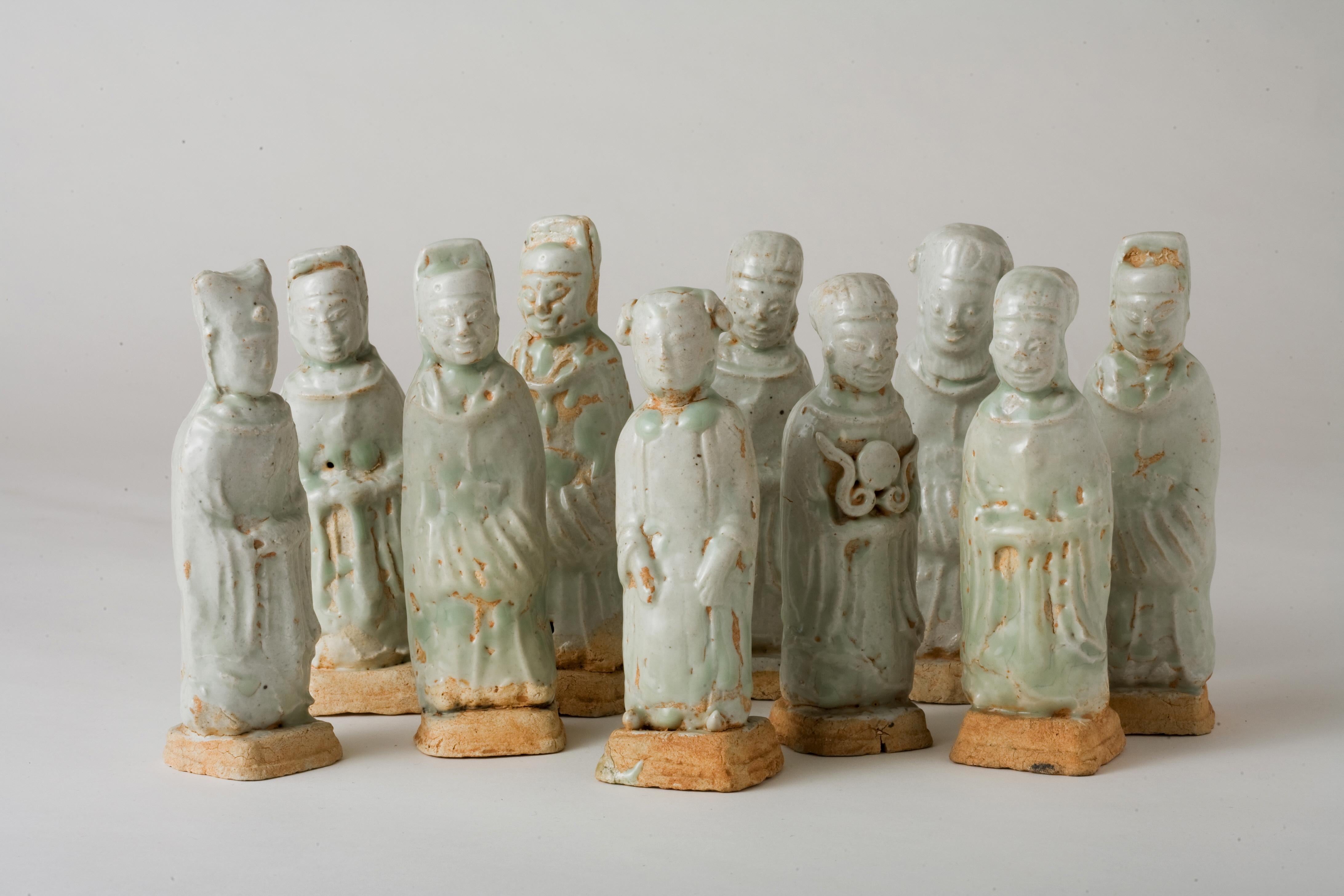 Zehn Qingbai-Figuren von Höflingen, Fünf Dynastien-Song-Dynastie (18. Jahrhundert und früher) im Angebot
