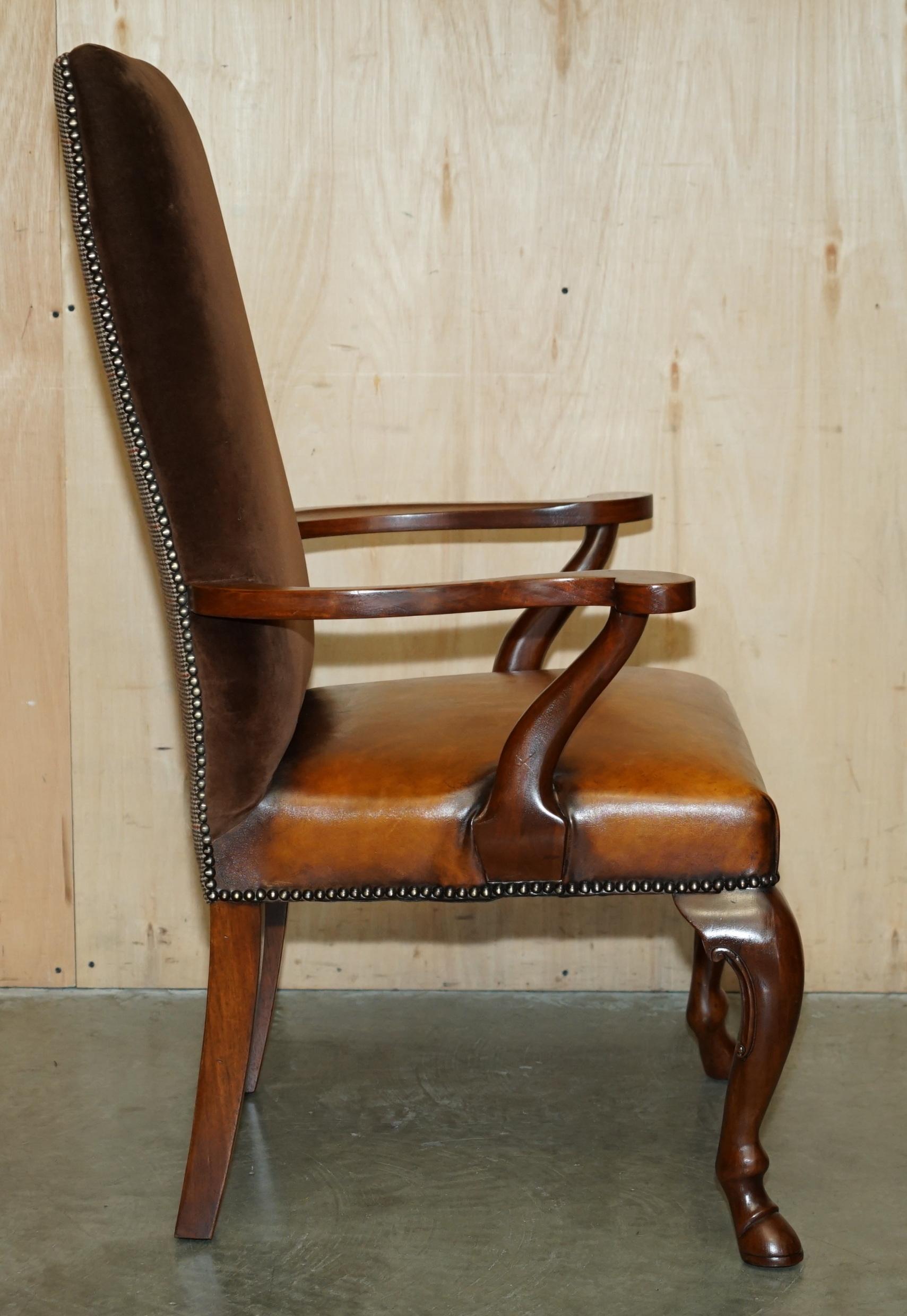 DIECI SEDIE RESTAURATE DI Ralph Lauren in pelle marrone e velluto con schienale alto 10 in vendita 4