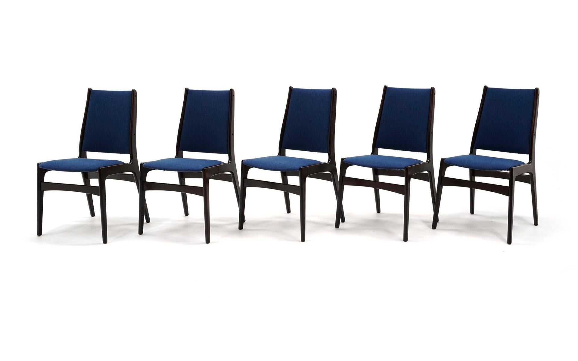 Set of 10 Danish modern dining chairs in Brazilian rosewood and new blue upholstery. Some slight wear in the form of small nicks and dents in the chair frames but no significant distractions and ready to use. The blue upholstery is new. Signed with