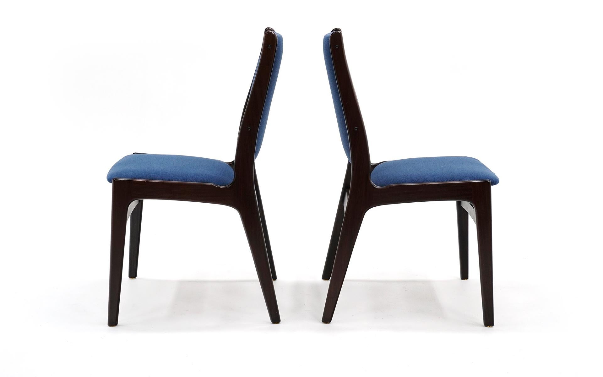 Danois Dix chaises de salon modernes danoises en bois de rose, tissu bleu, étiquettes sur plusieurs chaises en vente