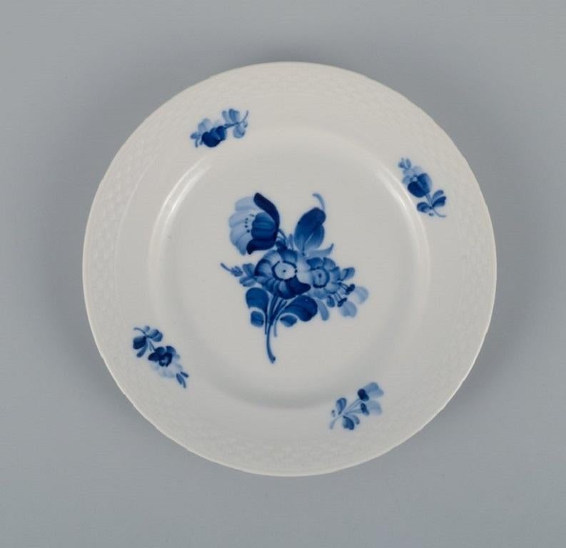 Ten Royal Copenhagen Blue Flower Braided cake plates.
Four plates in first factory quality.
Six plates in second factory quality.
In excellent condition.
Marked.
Model number: 10/8092
Dimensions: D 16.2 x H 2.0 cm.