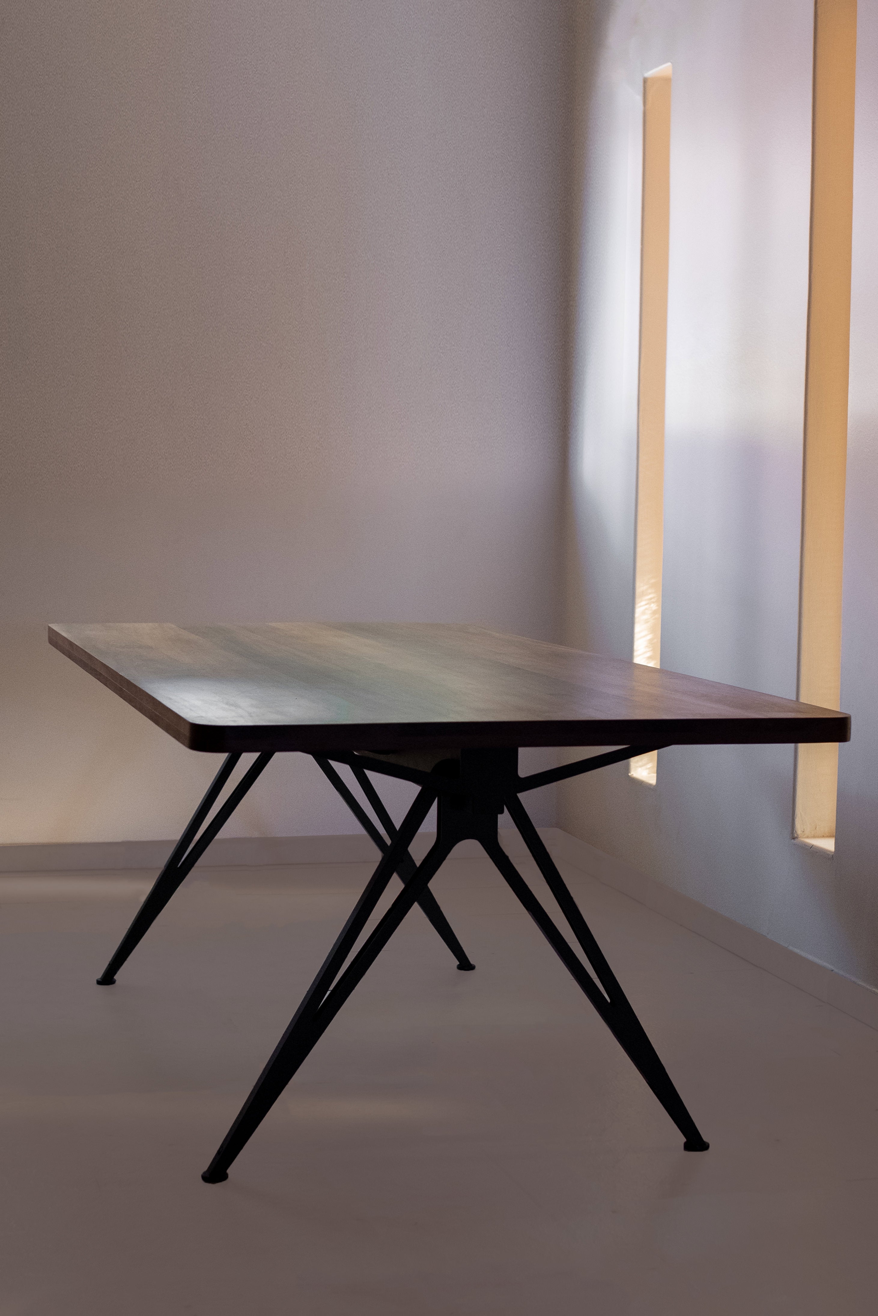 Designed with endless lengths in mind. The Spine table consists of a modular base, combining steel legs and braces on a central support beam. This simple system can be multiplied to any length, and is made from a selection of high quality materials