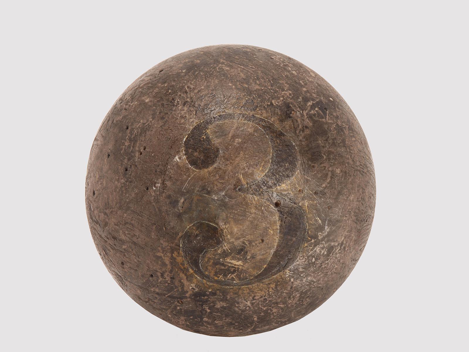 Dix sphères : ne pesant que deux fois et essayant de trouver la plus lourde, France 1900 en vente 1