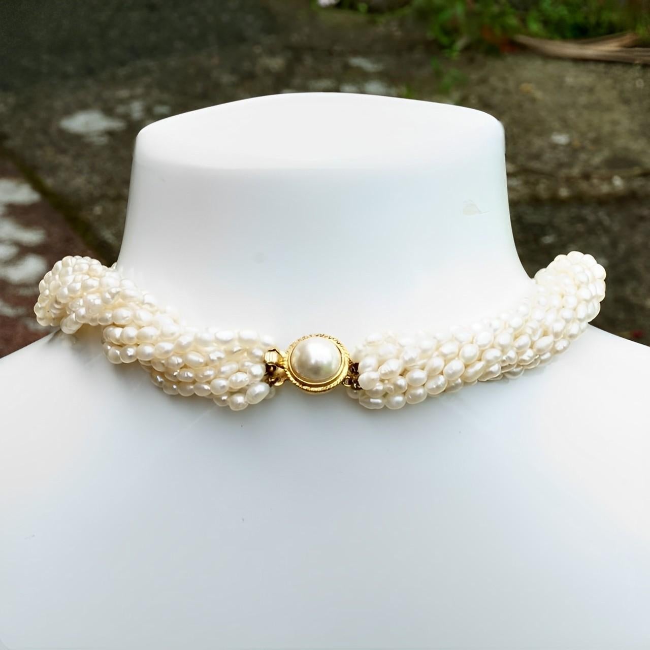 Collier de perles de riz baroque à dix brins Fermoir en fausse perle plaqué or circa 1970 en vente 7