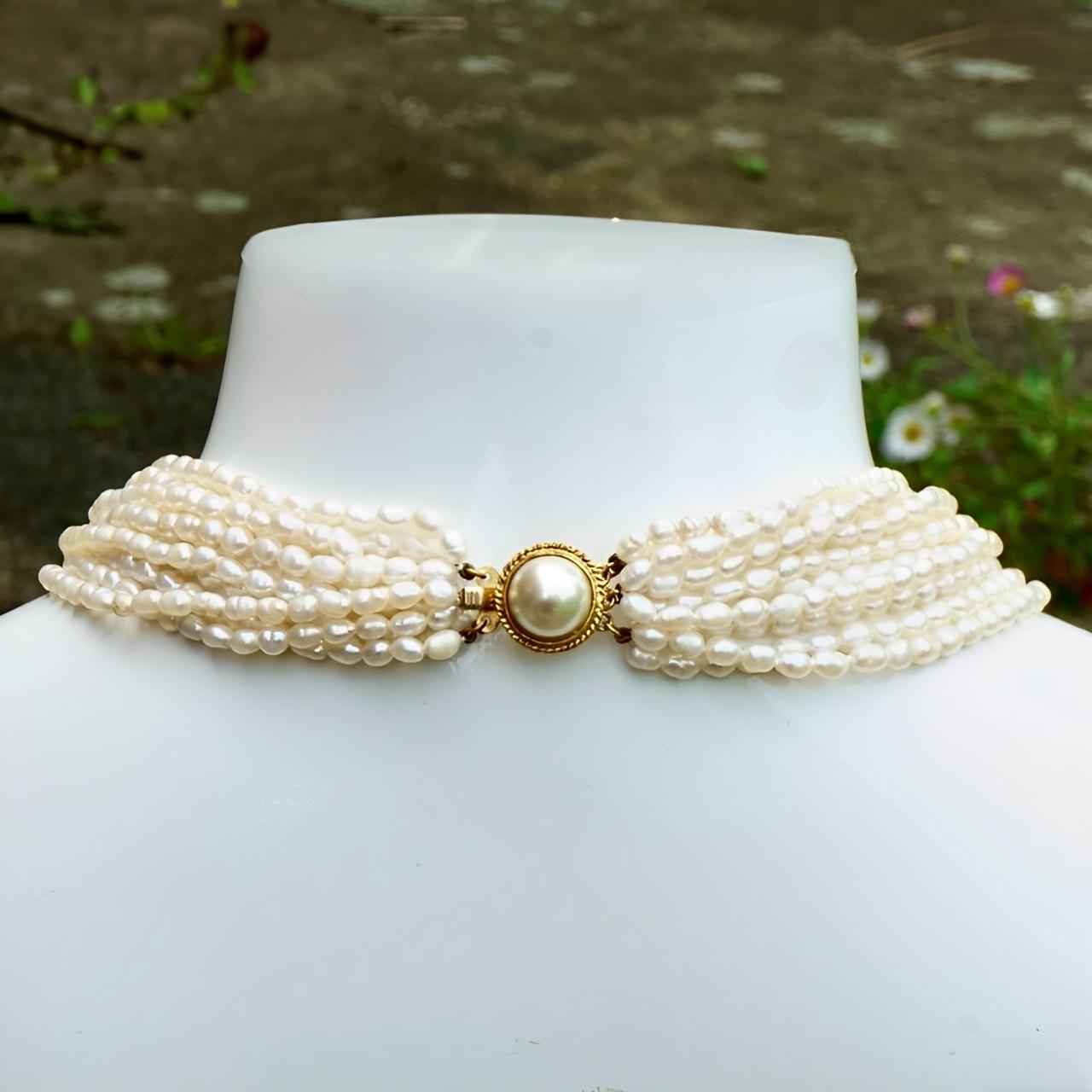 Collier de perles de riz baroque à dix brins Fermoir en fausse perle plaqué or circa 1970 Pour femmes en vente