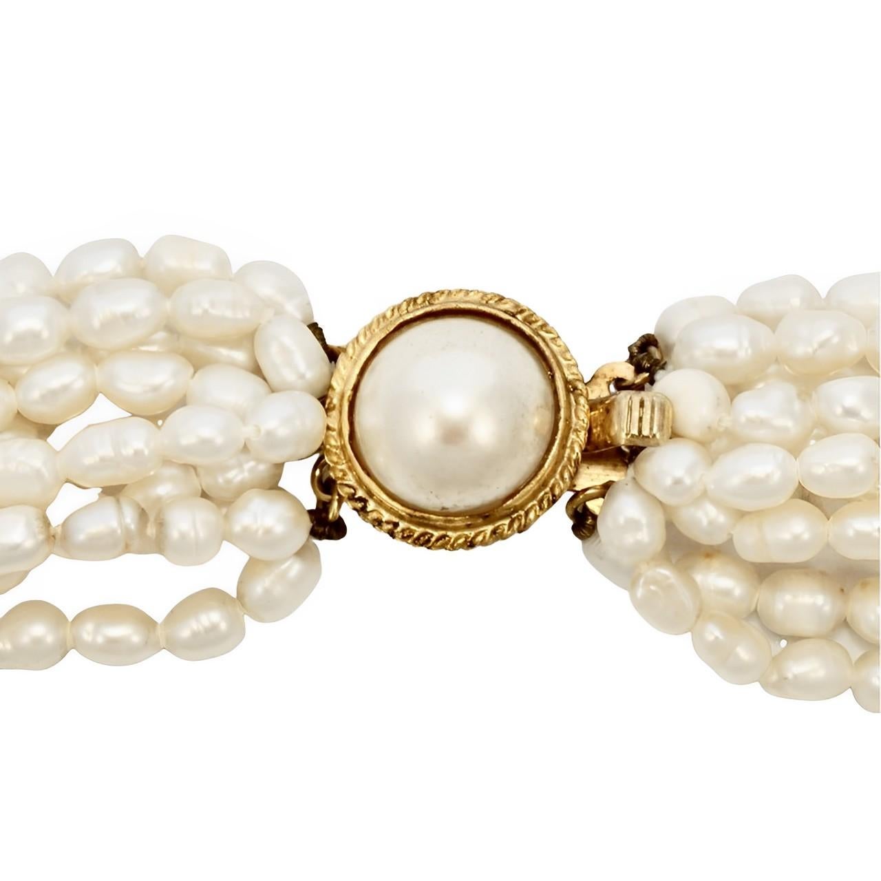 Collier de perles de riz baroque à dix brins Fermoir en fausse perle plaqué or circa 1970 en vente 2