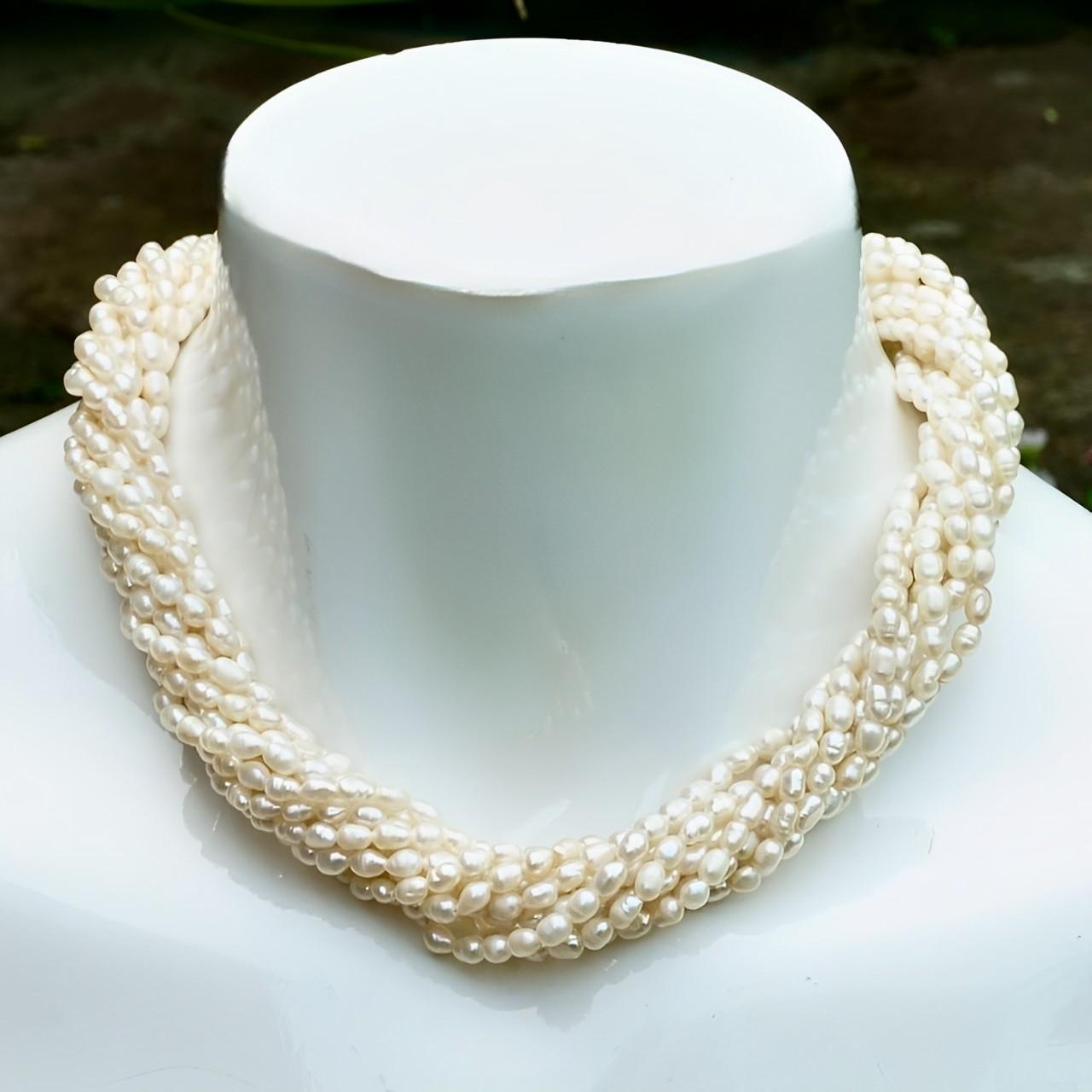 Collier de perles de riz baroque à dix brins Fermoir en fausse perle plaqué or circa 1970 en vente 5