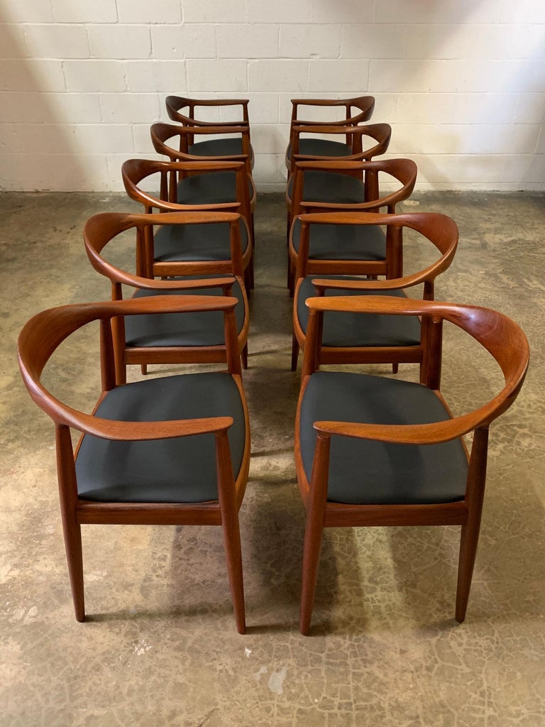 Ten Teak Round Chairs by Hans Wegner In Good Condition For Sale In Dallas, TX