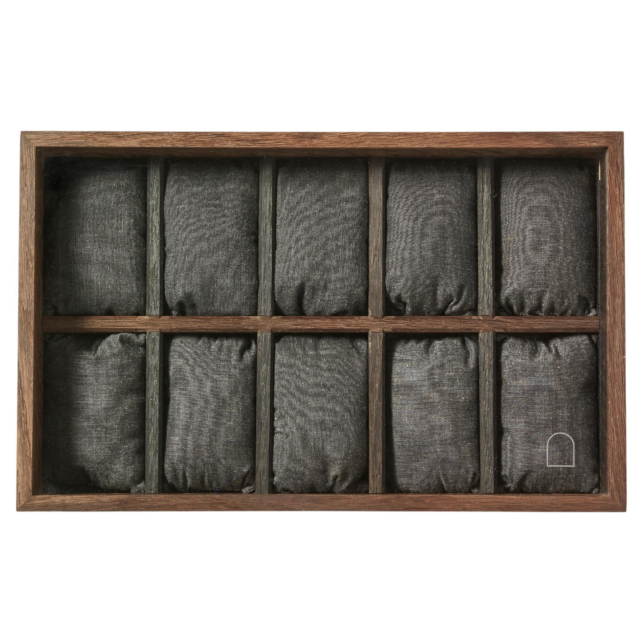 Boîte de dix montres en bois de chêne vieux de 3000 à 5000 ans, jointures en laiton