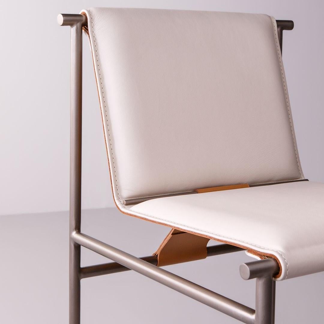 Tenda Stuhl, Tiago Curioni, Edelstahl oder Holz und Leder, zeitgenössischer Stuhl im Zustand „Neu“ im Angebot in Sao Paulo, SP