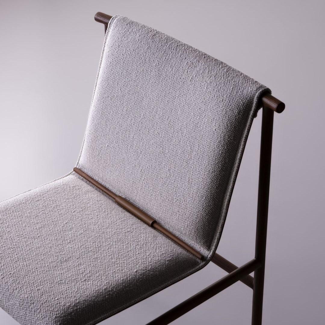 Tenda Stuhl, Tiago Curioni, Edelstahl oder Holz und Leder, zeitgenössischer Stuhl im Angebot 2