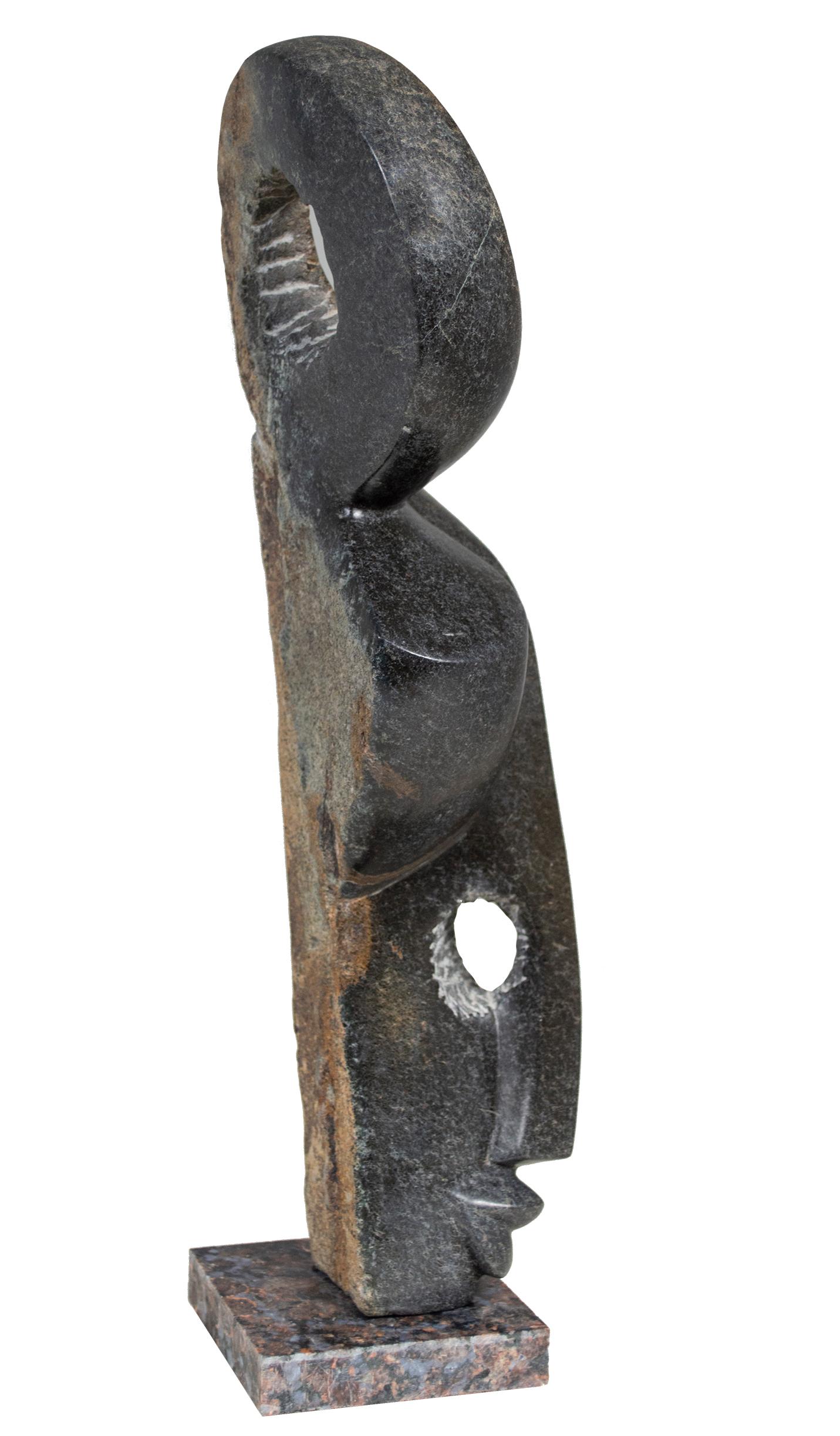 Sculpture originale Shona en pierre « Protégé par les Esprits » de Marowa & Chideu en vente 1