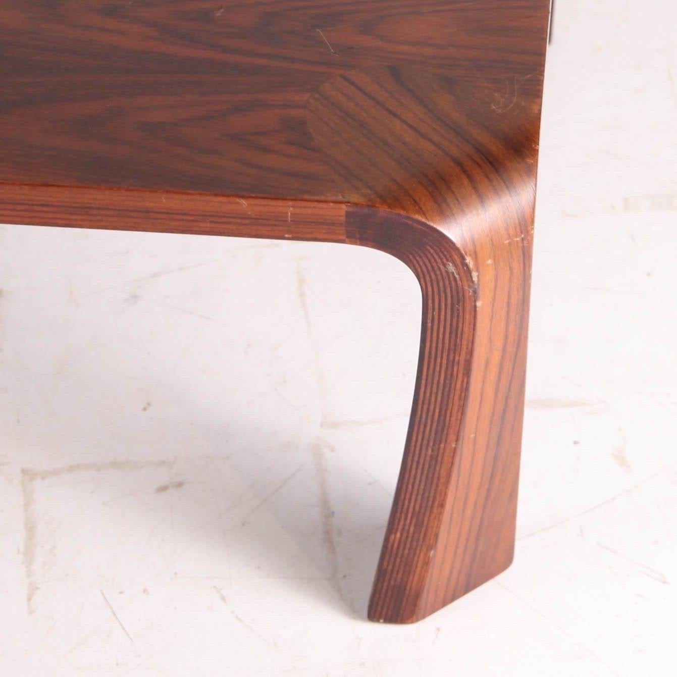 Rare rosewood coffee table by the famous japanese designer Tendo MOKKO.
Beautiful wood and shape of the legs. Timeless design.
