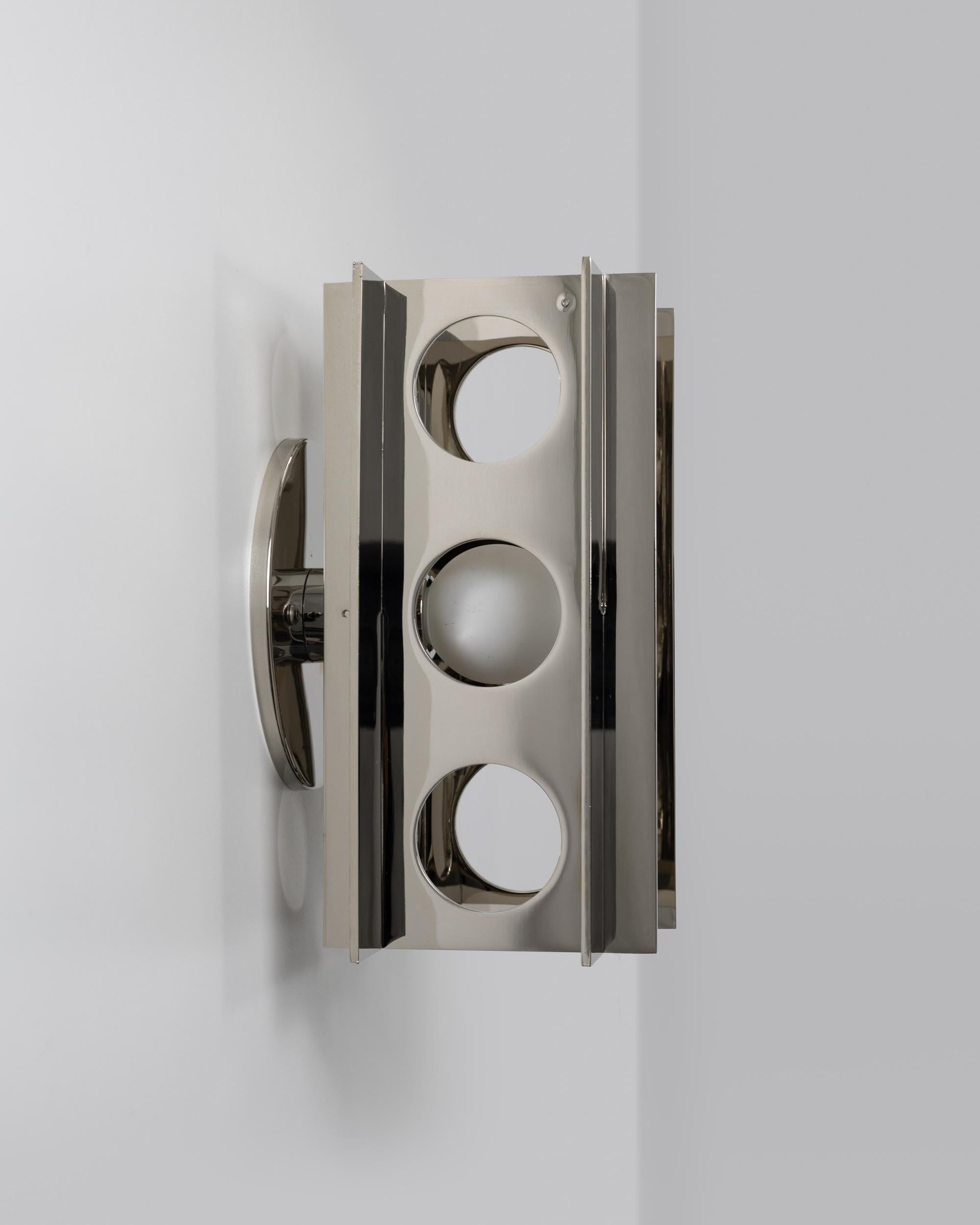 Scontrino da parete Tenfold 3T in nichel lucido di Luft Tanaka Studio

Il brutalismo incontra il glam. Lampada da parete ispirata al design brutalista e alla Op Art composta da pannelli di metallo lucidato a specchio che si intersecano. 

Realizzato