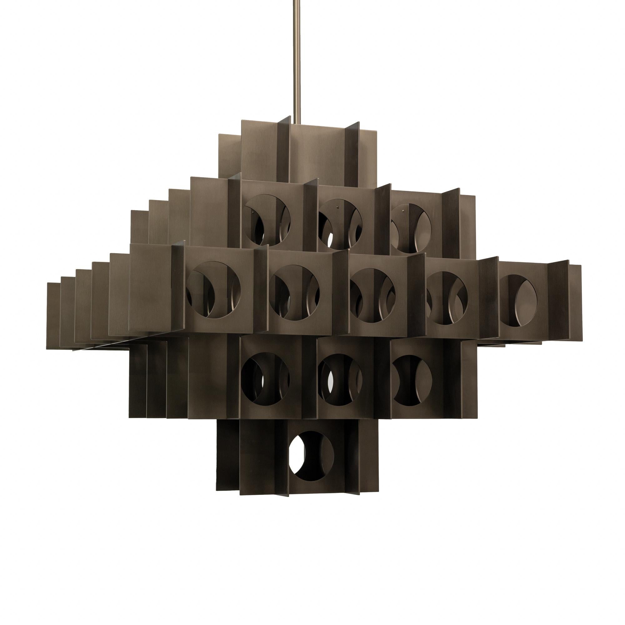 Américain Lustre suspendu brutaliste Tenfold 5T en bronze brossé de 18 pouces en vente