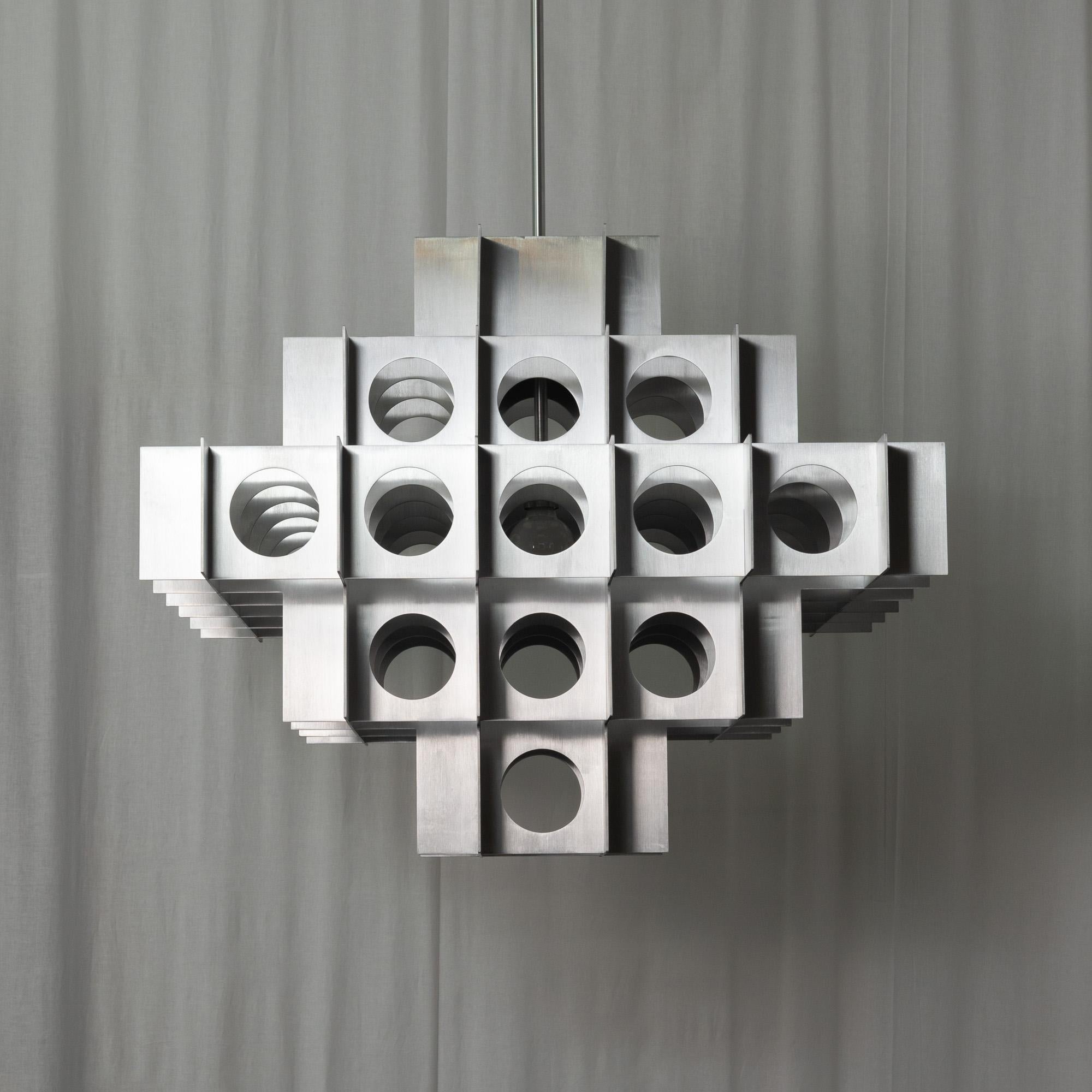 Moderne Tenfold Chandelier 5T 18inch 18inch Waxed Aluminum Suspension Light, personnalisable en vente