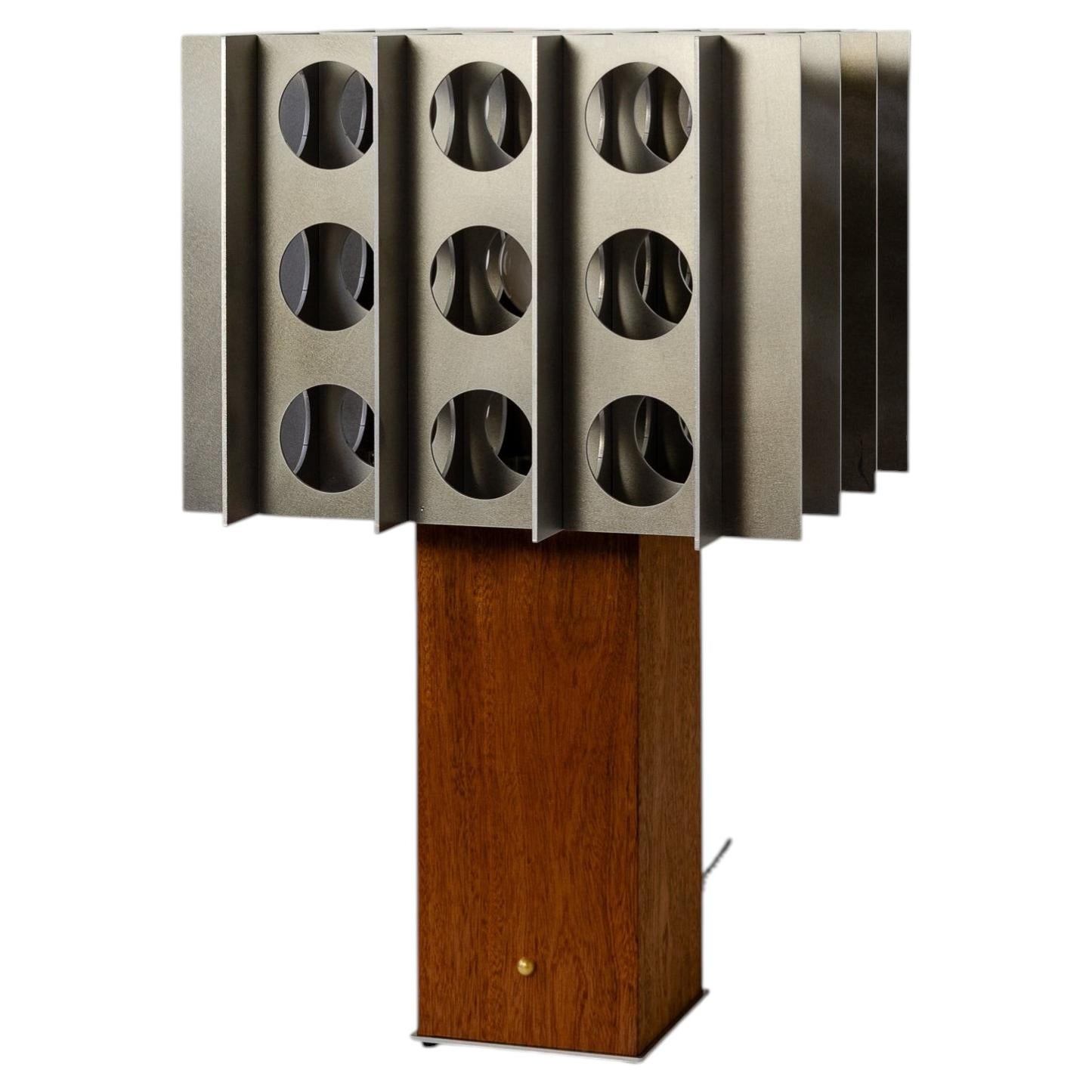 What size lamp should be on a nightstand?
