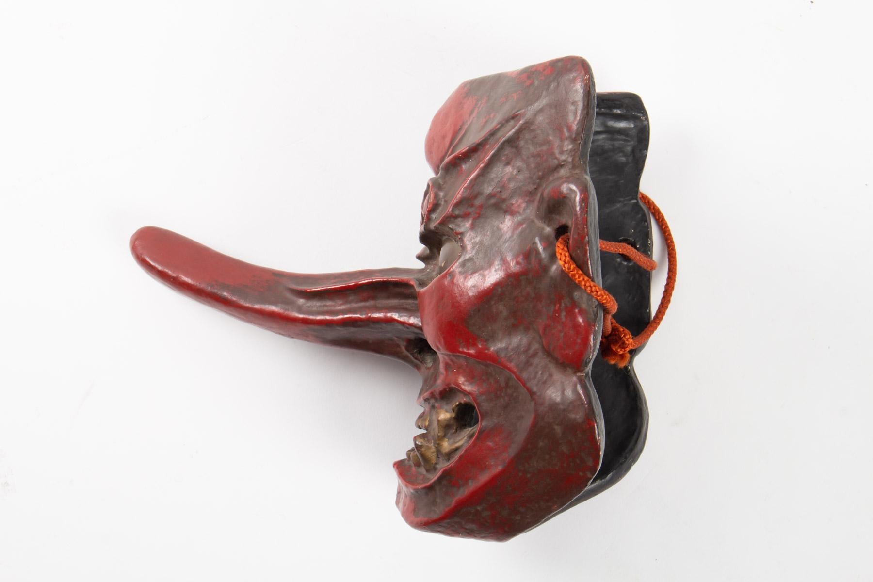 Tengu Mask, Japan Wood, Antiquity 1900, Red Lacquered Wood, Brass Eyes In Good Condition In Saint-Ouen, FR