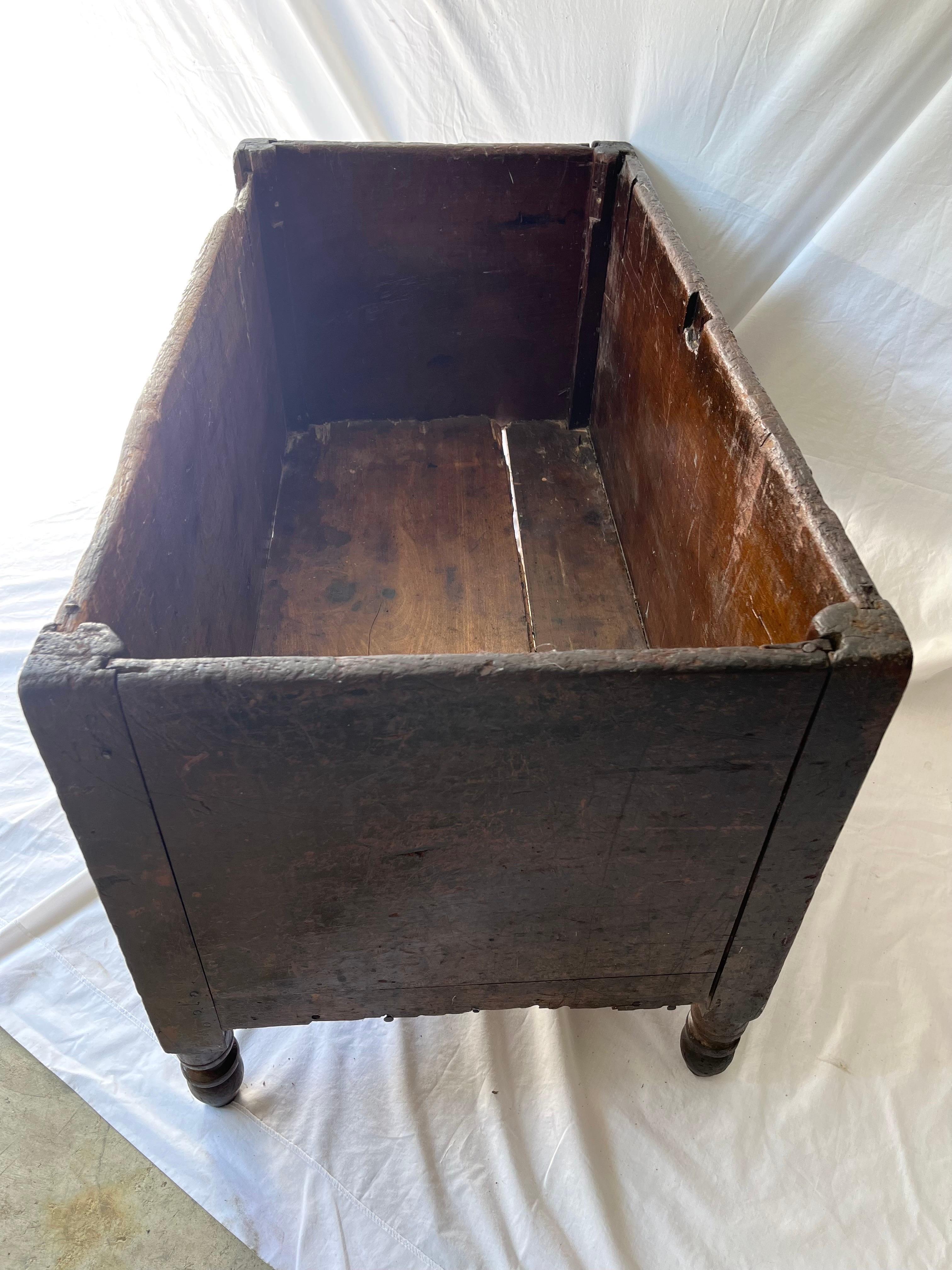 Tennessee Antique American Hand Built Primitive Blanket Chest Relic Cow Feeder For Sale 4