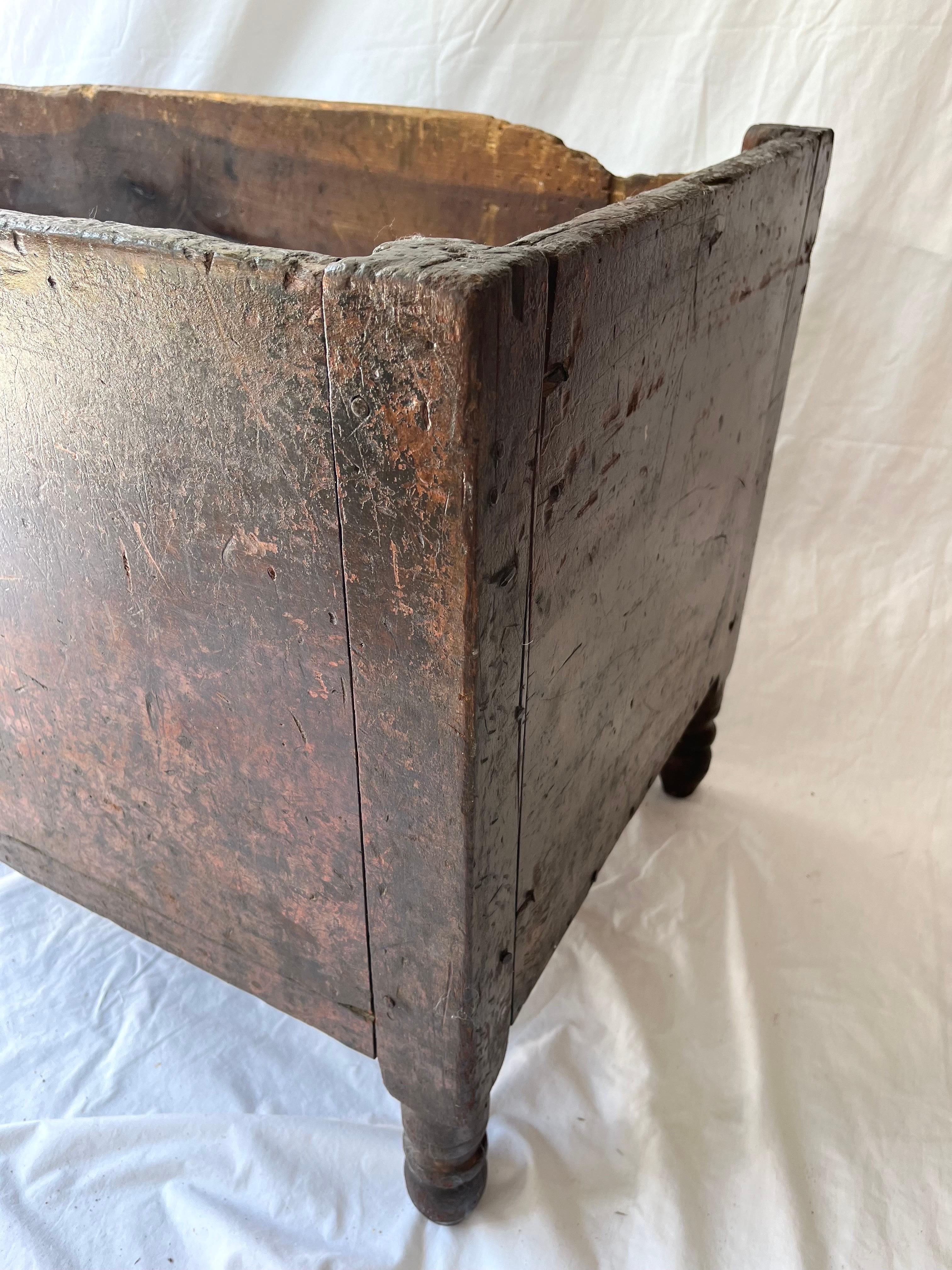 Hand-Crafted Tennessee Antique American Hand Built Primitive Blanket Chest Relic Cow Feeder For Sale