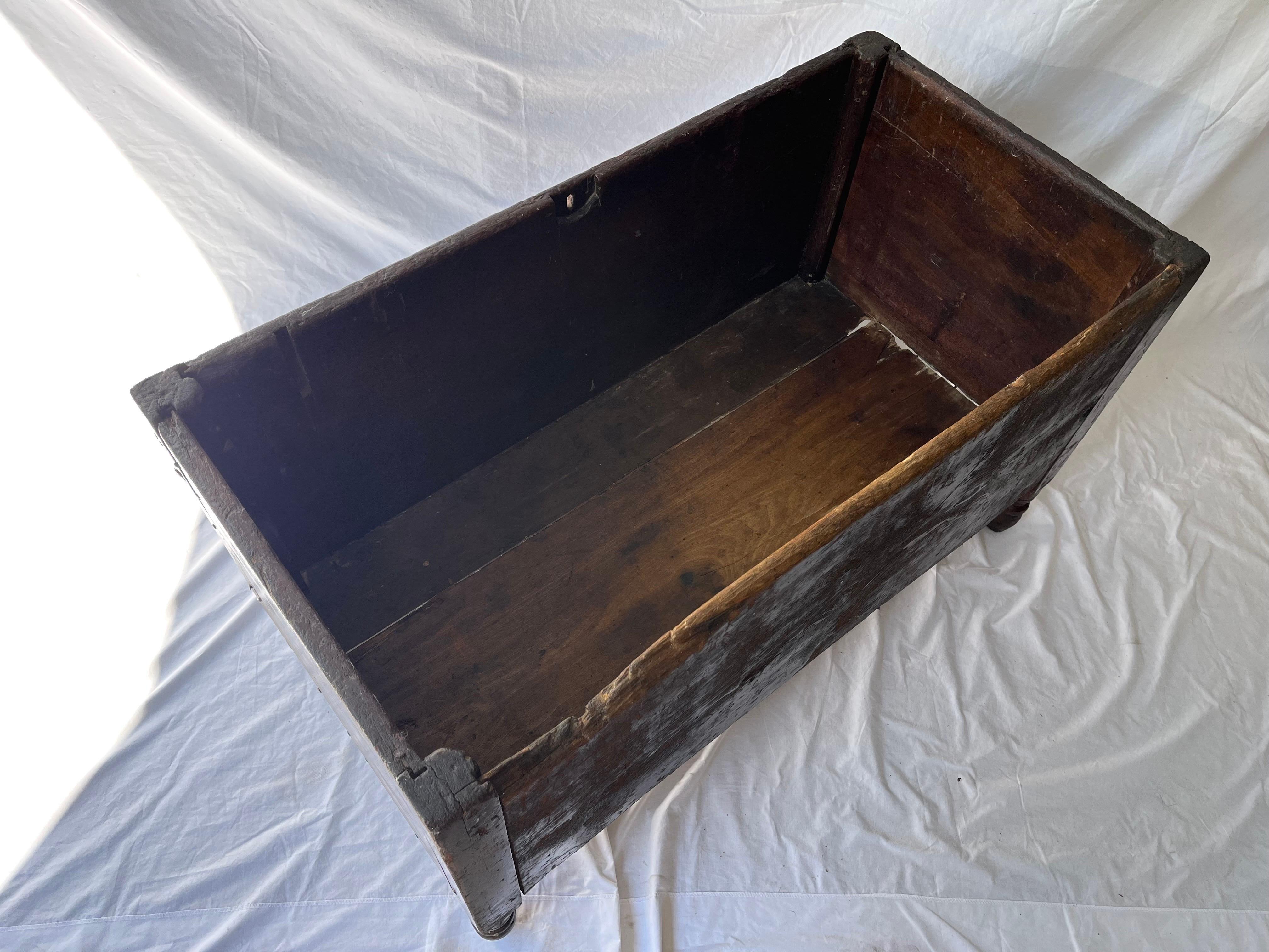Tennessee Antique American Hand Built Primitive Blanket Chest Relic Cow Feeder For Sale 2