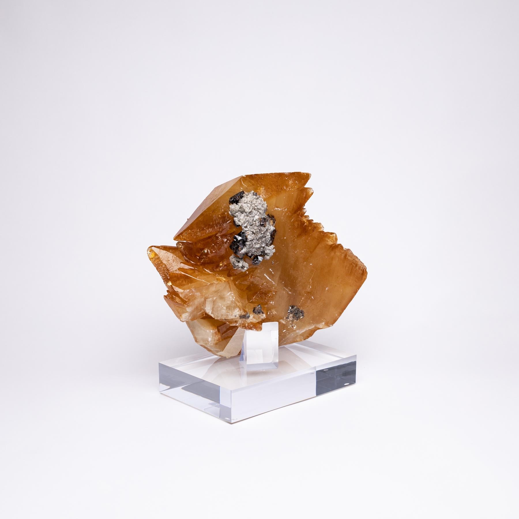 Elmwood Mine:: Tennessee Calcitkristalle auf Acrylsockel (Mexikanisch) im Angebot