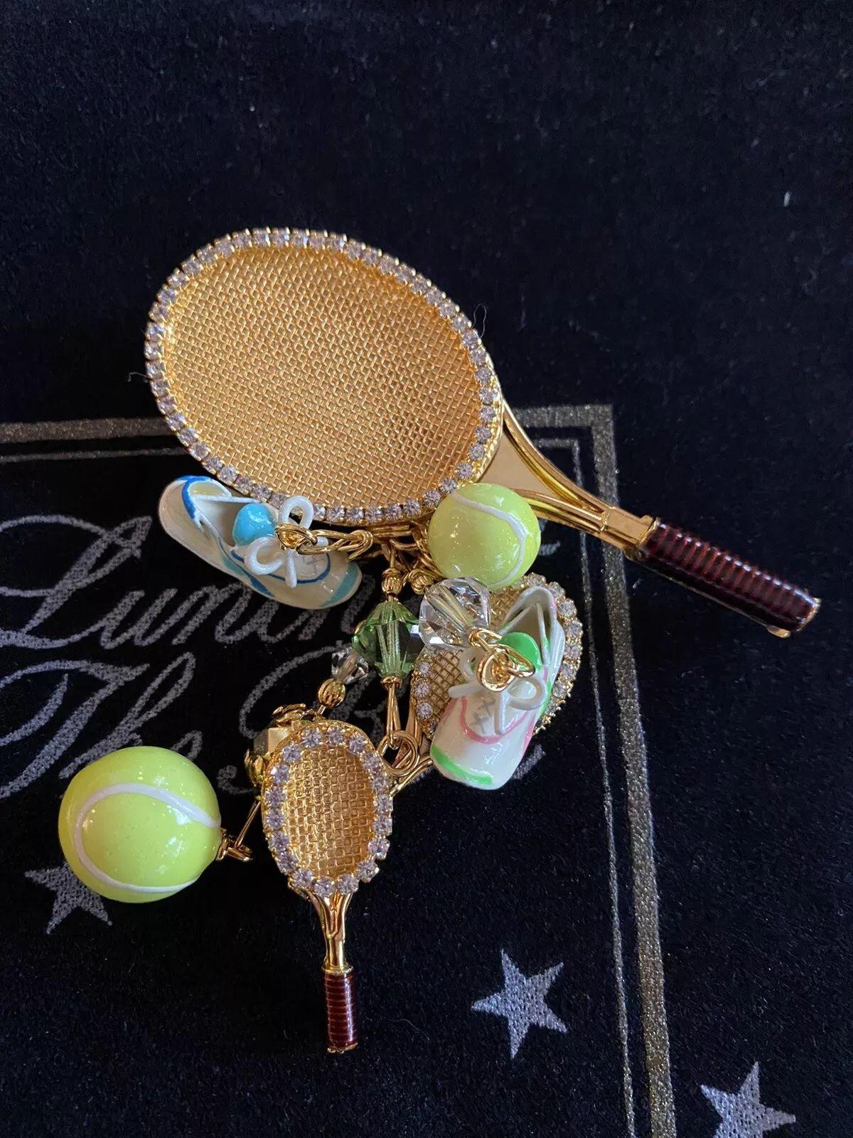 TENNIS Lunch at The Ritz, pendentif broche à breloques multiples signé en vente 5