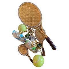 TENNIS ANYONE Lunch at The Ritz firmato con ciondolo spilla multi charme