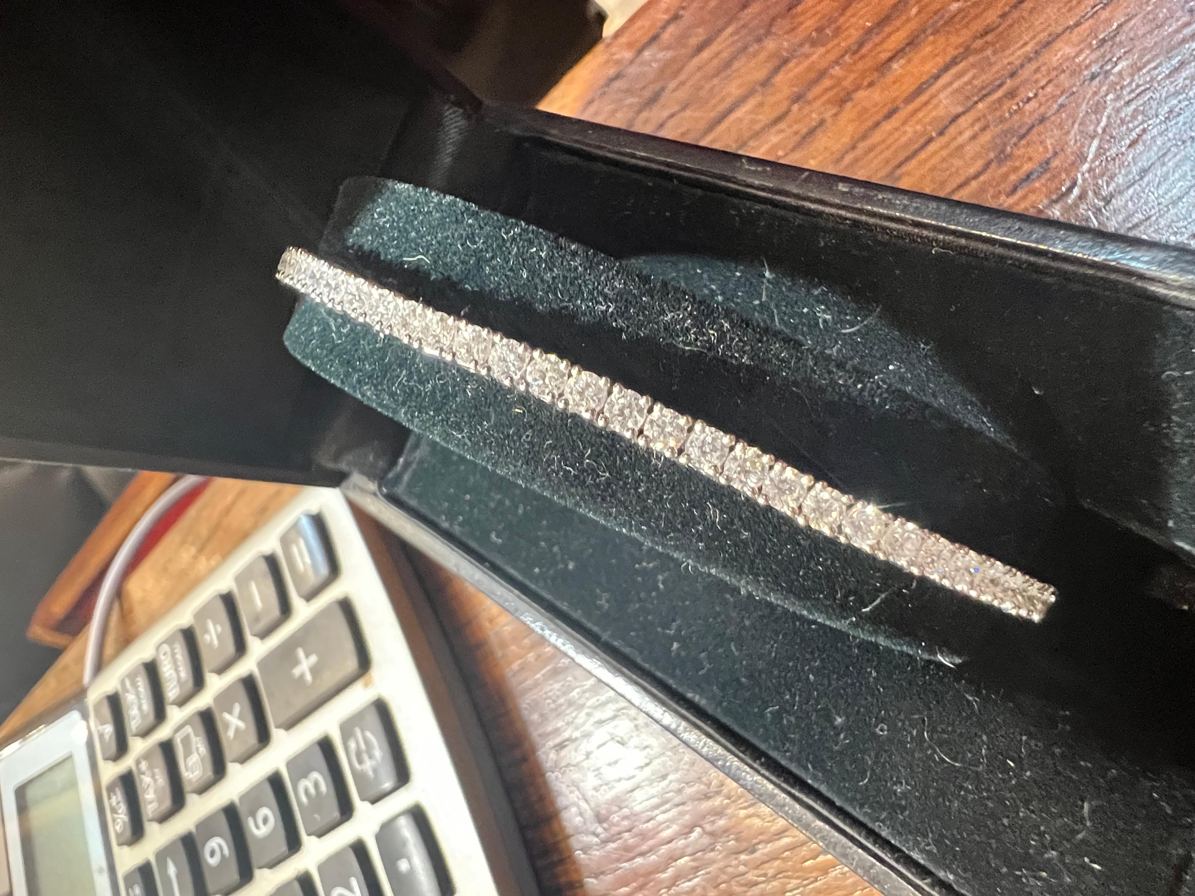 Contemporary Tennis Bracelet 18-Carat White Gold Set with Diamonds for 4 Carat For Sale
