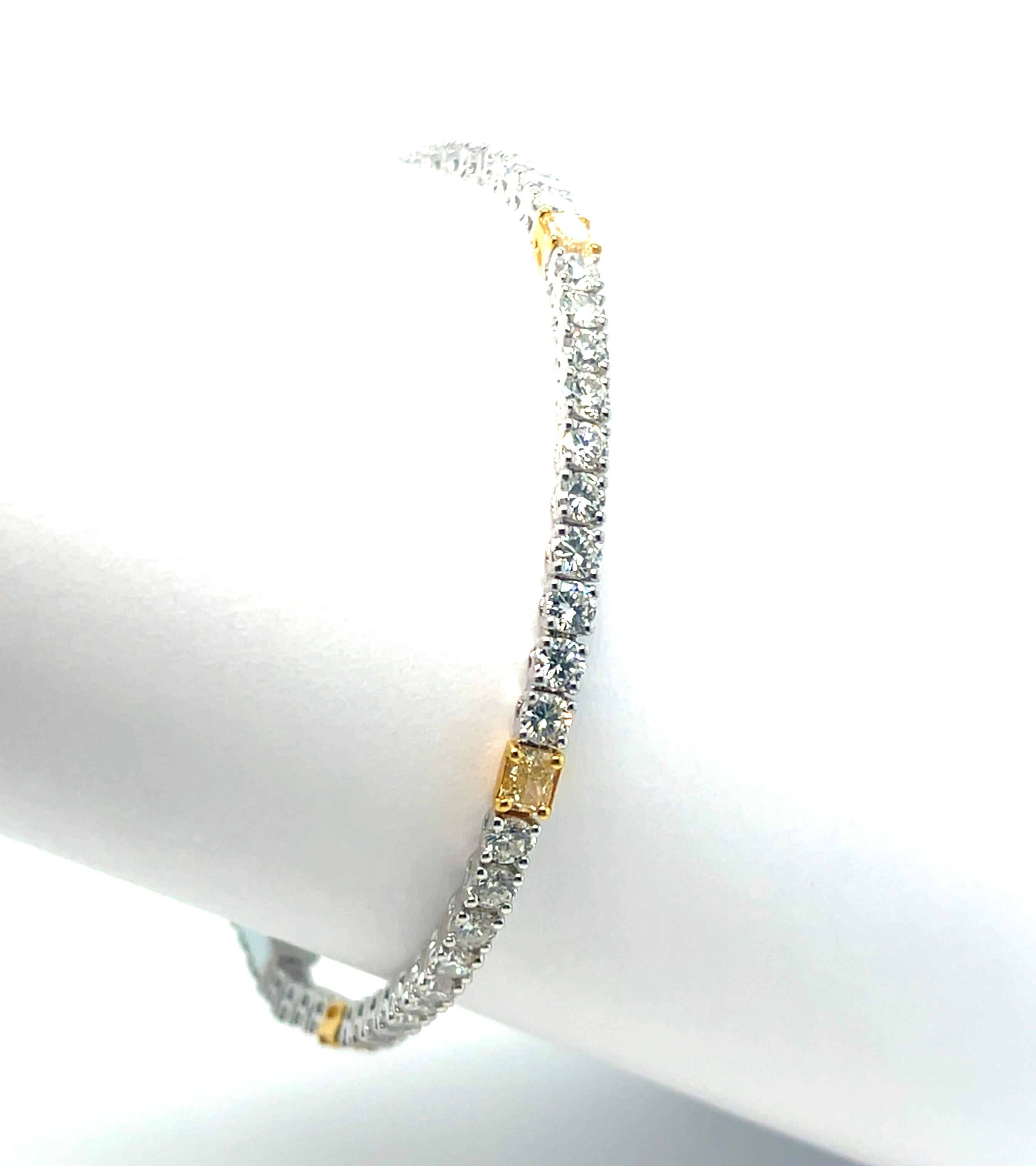 Bracelet de tennis en or 18kt avec 5.88 carats de diamants jaunes et blancs de couleur naturelle en vente 6